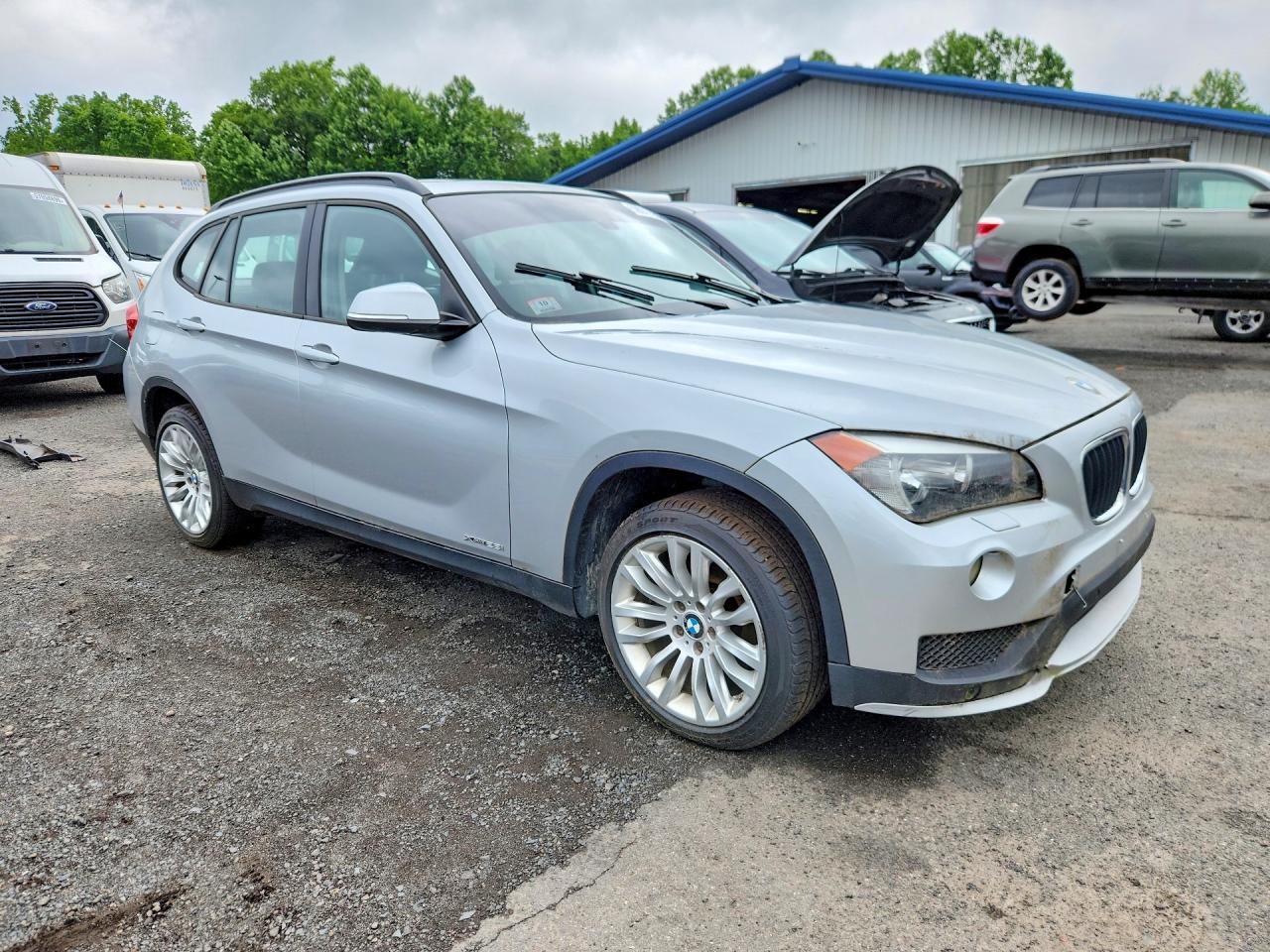 2015 Bmw X1 Xdrive28i Серебряный vin: WBAVL1C58FVY32527