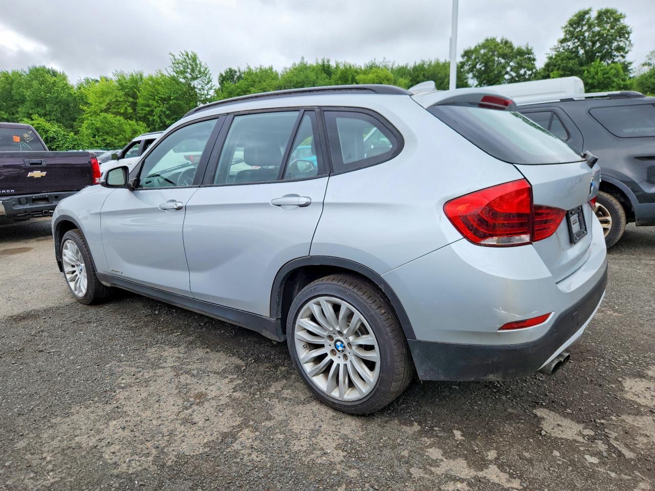 2015 Bmw X1 Xdrive28i Серебряный vin: WBAVL1C58FVY32527