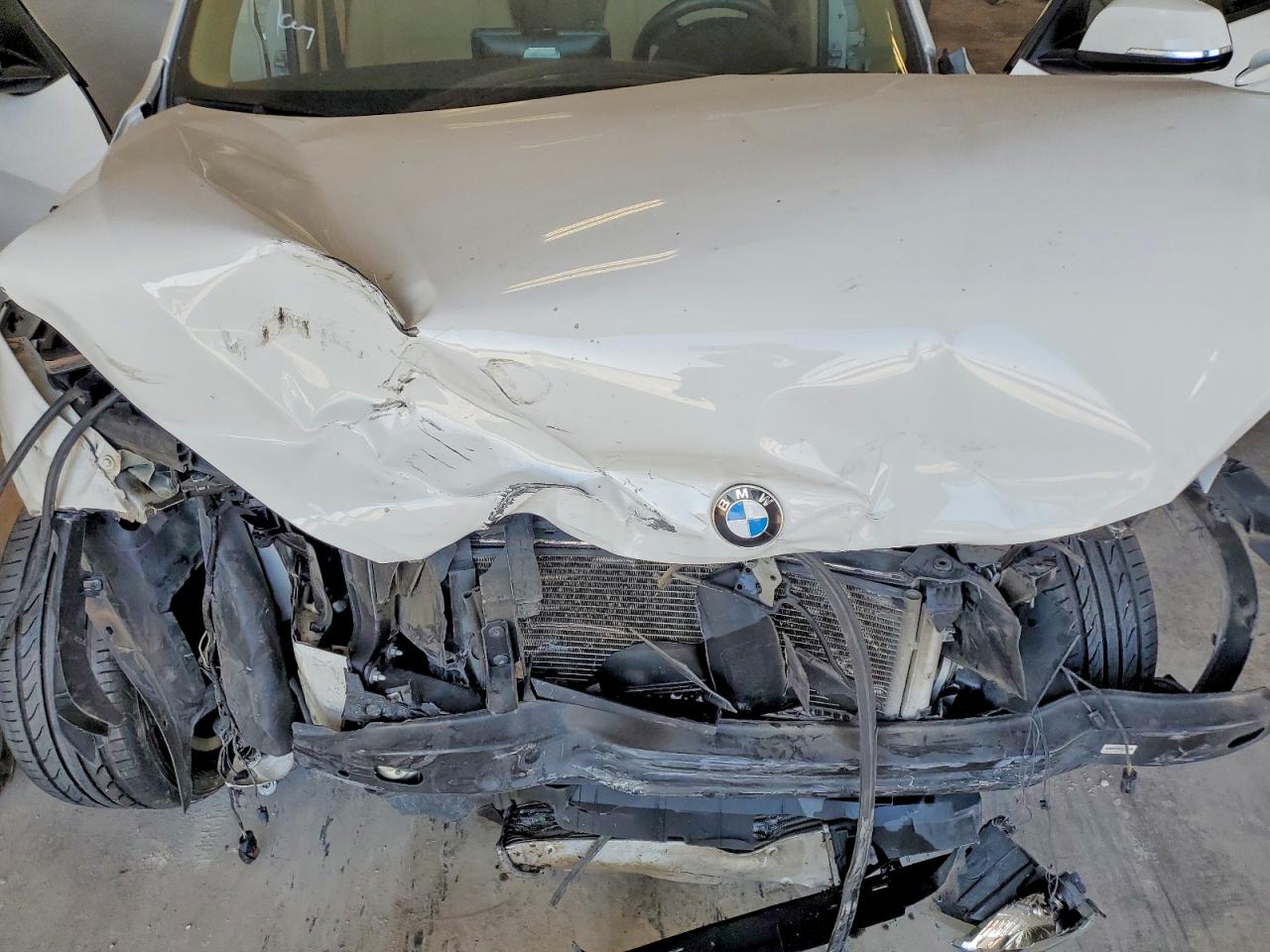 2015 Bmw X1 Xdrive28i White vin: WBAVL1C58FVY33788