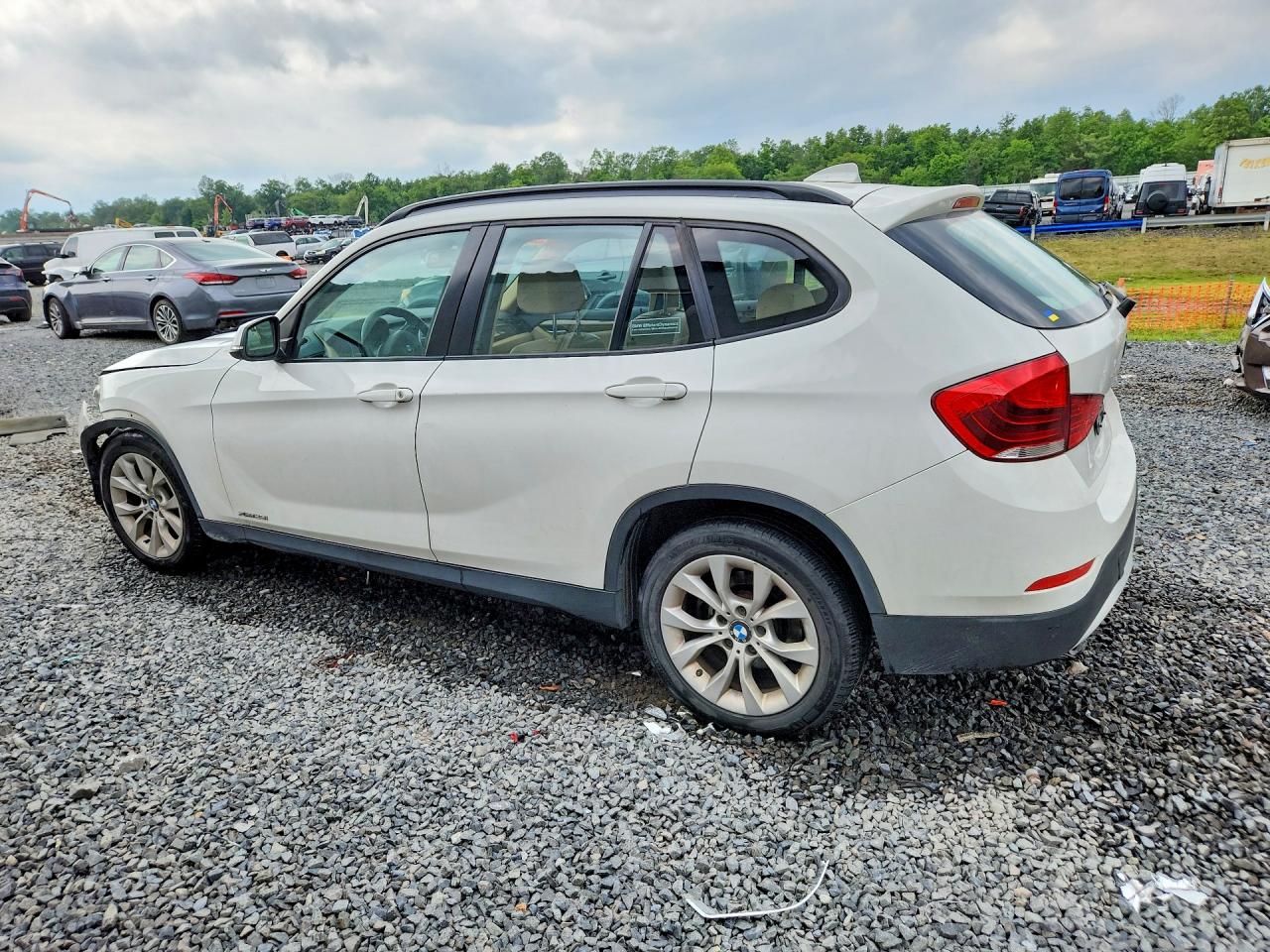 2013 Bmw X1 Xdrive28i White vin: WBAVL1C59DVR82594