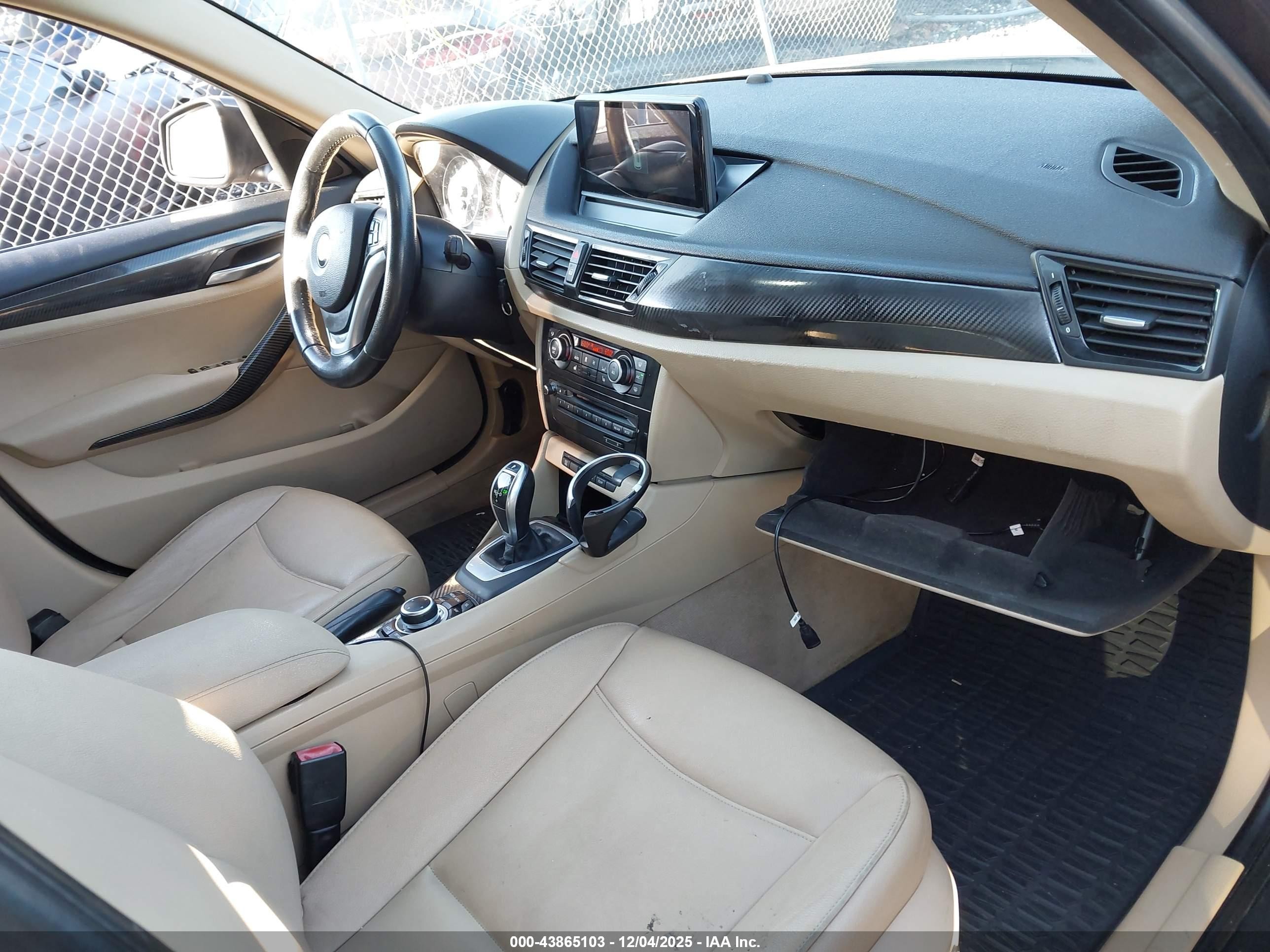 2013 Bmw X1 Xdrive28i Brown vin: WBAVL1C59DVR87701