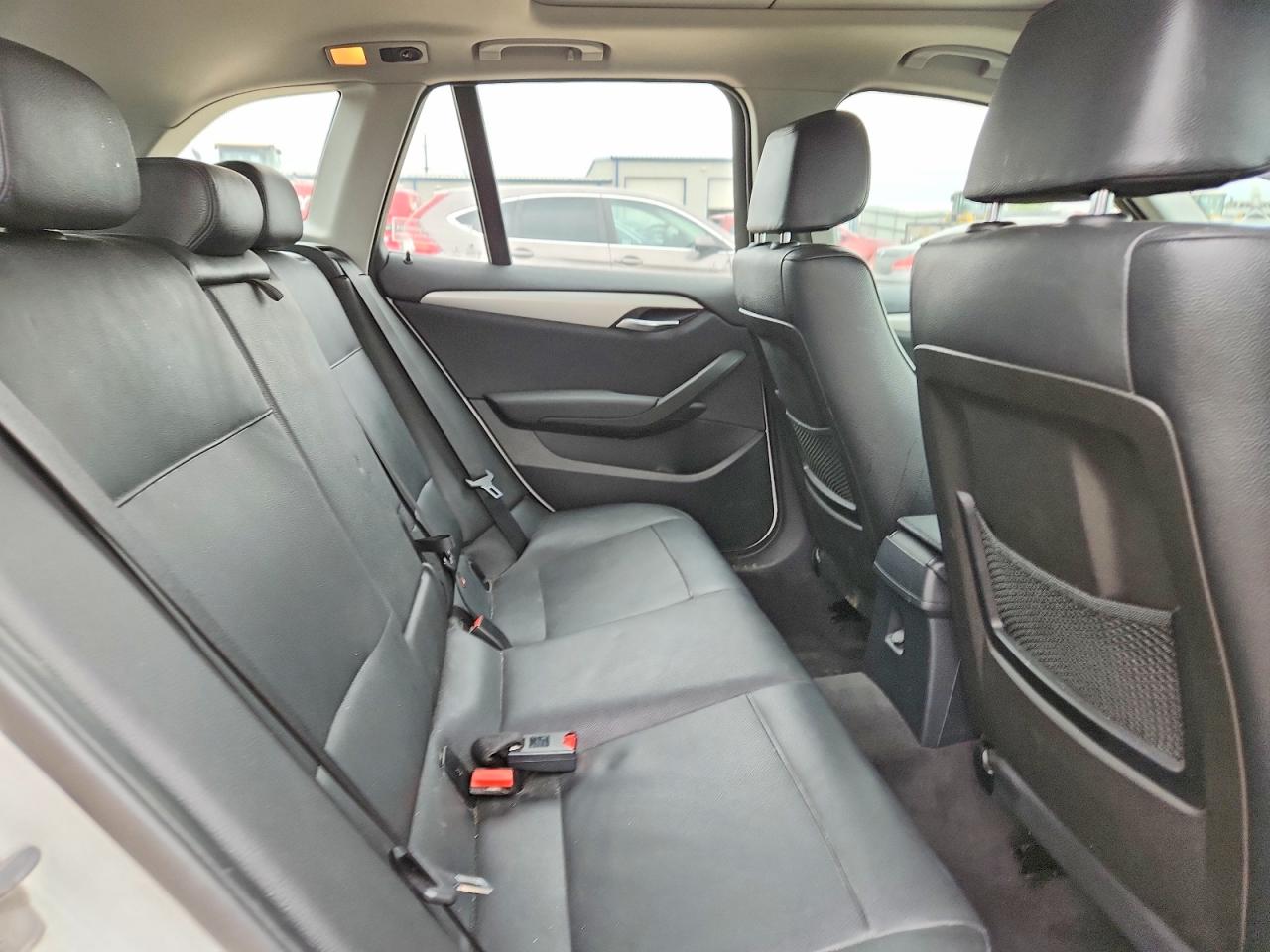 2015 Bmw X1 White vin: WBAVL1C59FVY31810