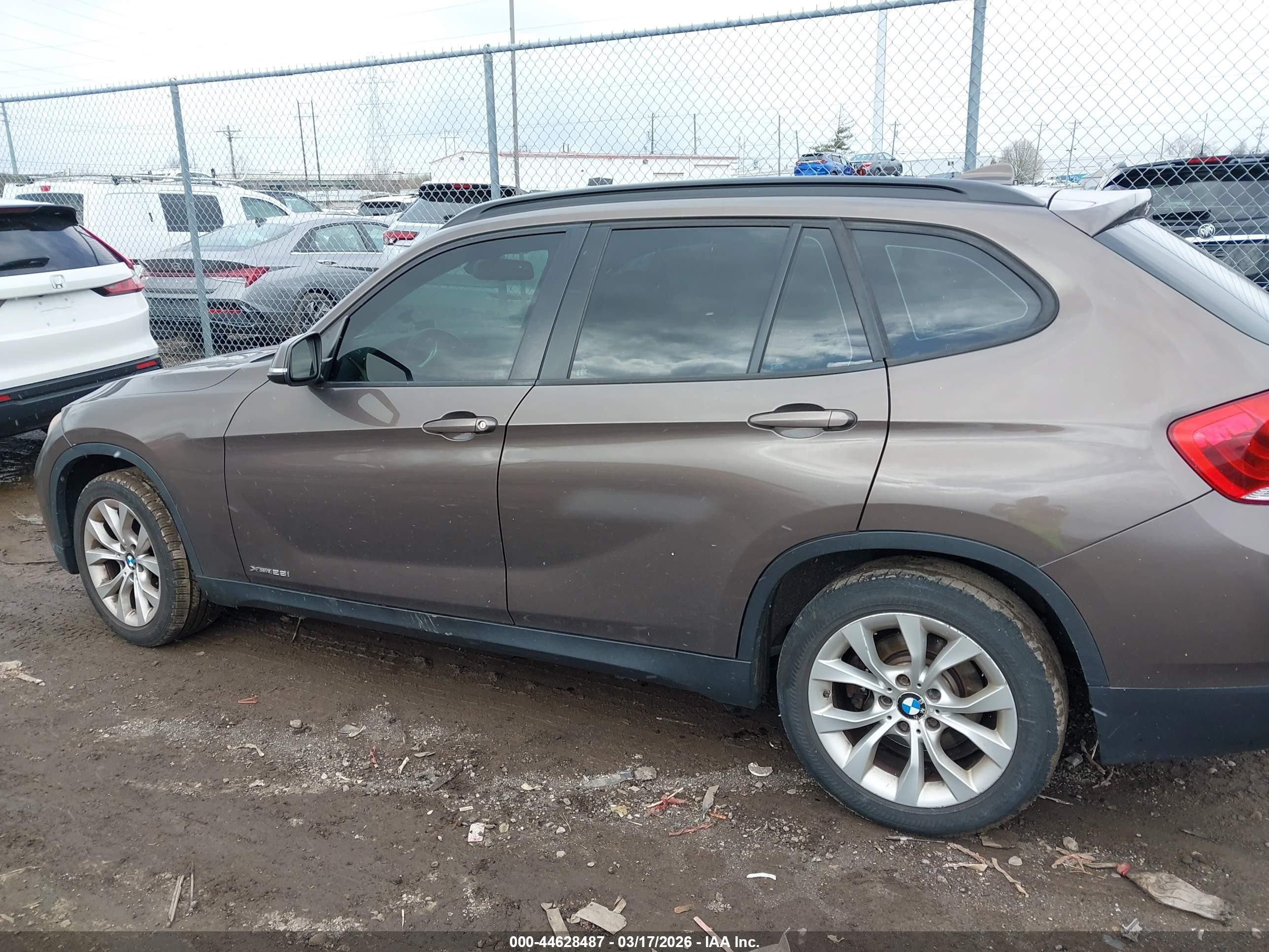 2013 Bmw X1 Xdrive28i Brown vin: WBAVL1C5XDVR88288