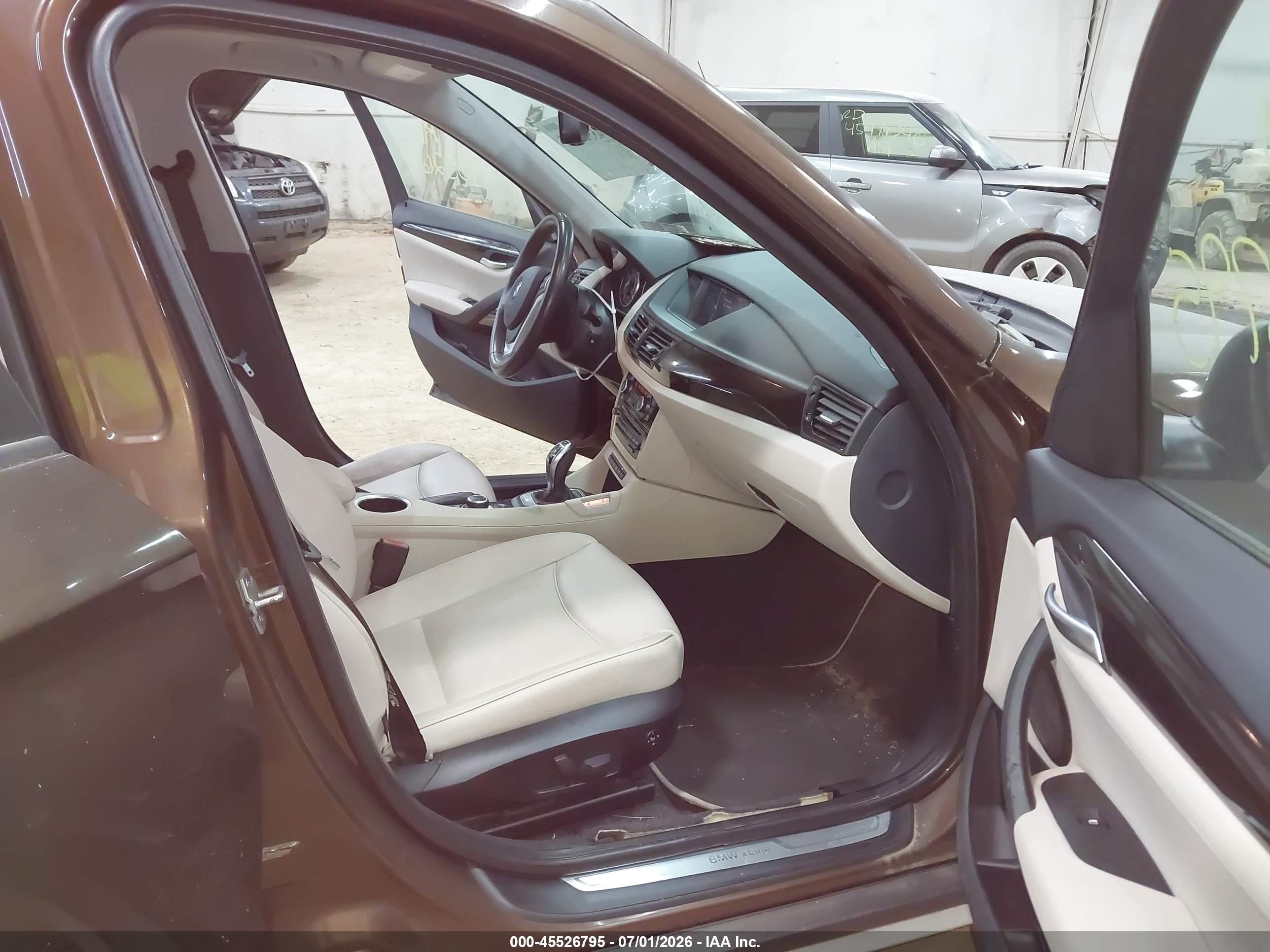 2014 Bmw X1 Xdrive28i Brown vin: WBAVL1C5XEVY11323