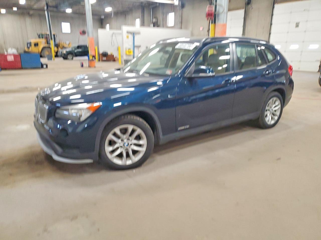 2015 Bmw X1 Xdrive28i Blue vin: WBAVL1C5XFVY32237