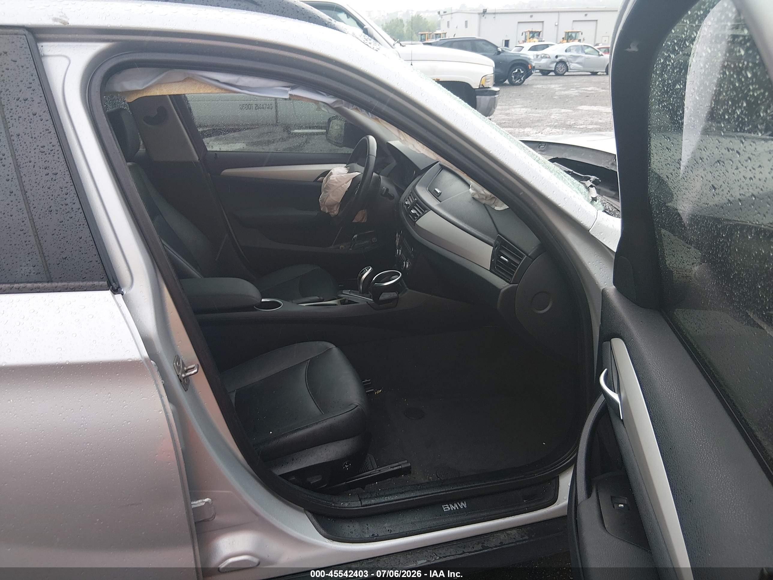 2013 Bmw X1 Sdrive28i Silver vin: WBAVM1C50DVW45051