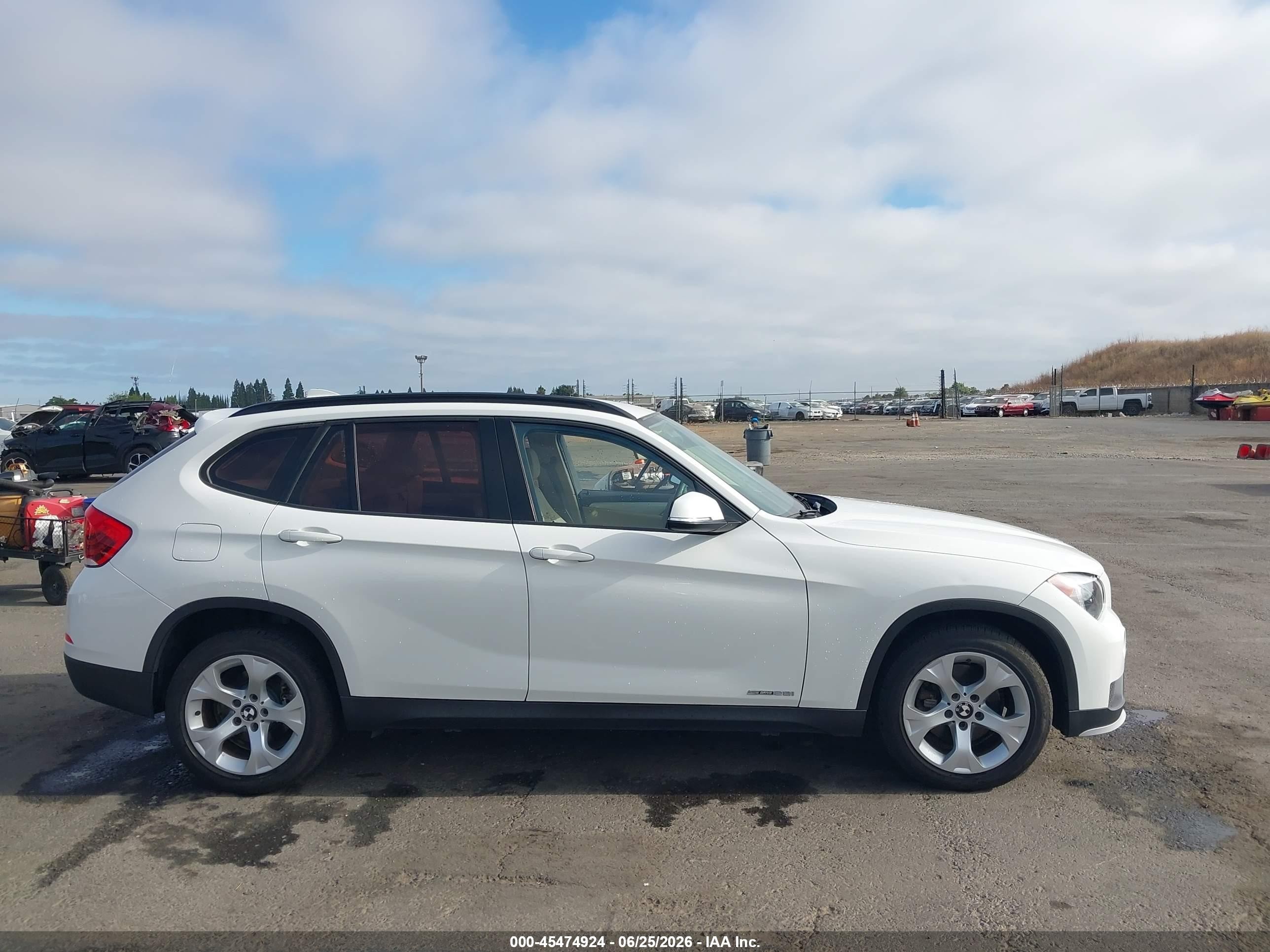 2015 Bmw X1 Sdrive28i White vin: WBAVM1C50FV316160