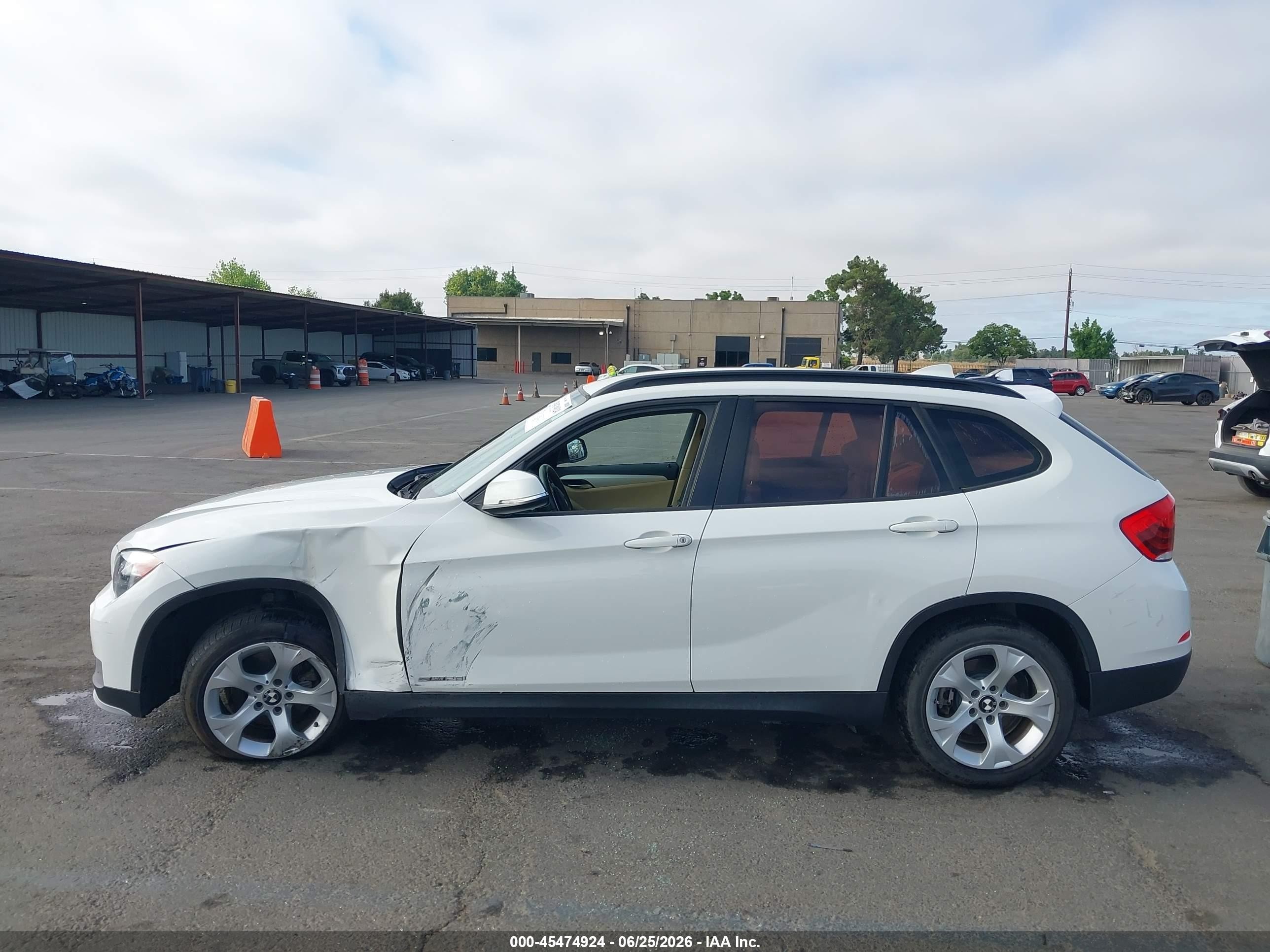 2015 Bmw X1 Sdrive28i White vin: WBAVM1C50FV316160