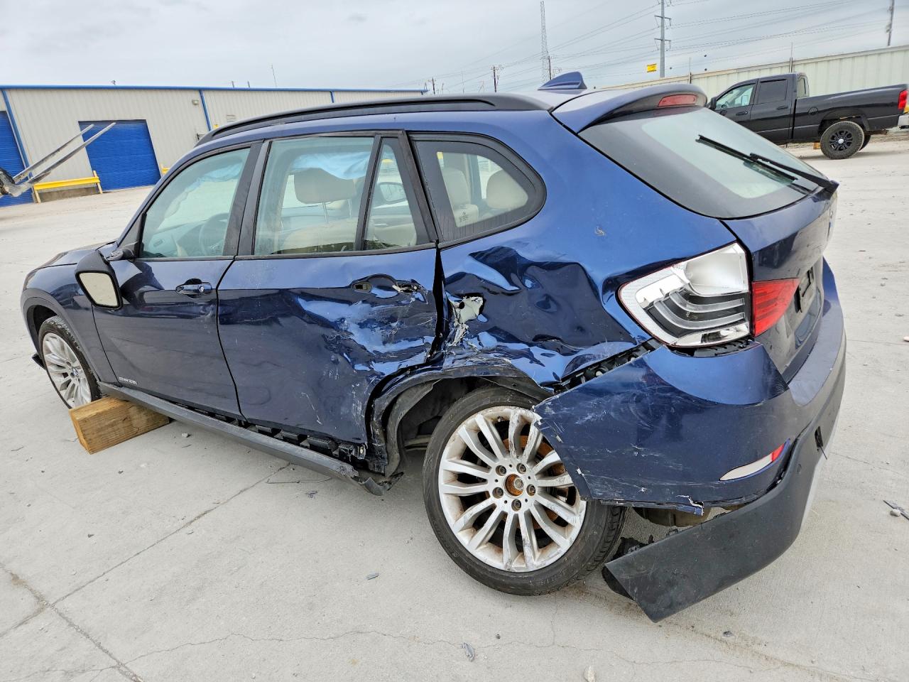2015 Bmw X1 Sdrive28i Blue vin: WBAVM1C50FV317129