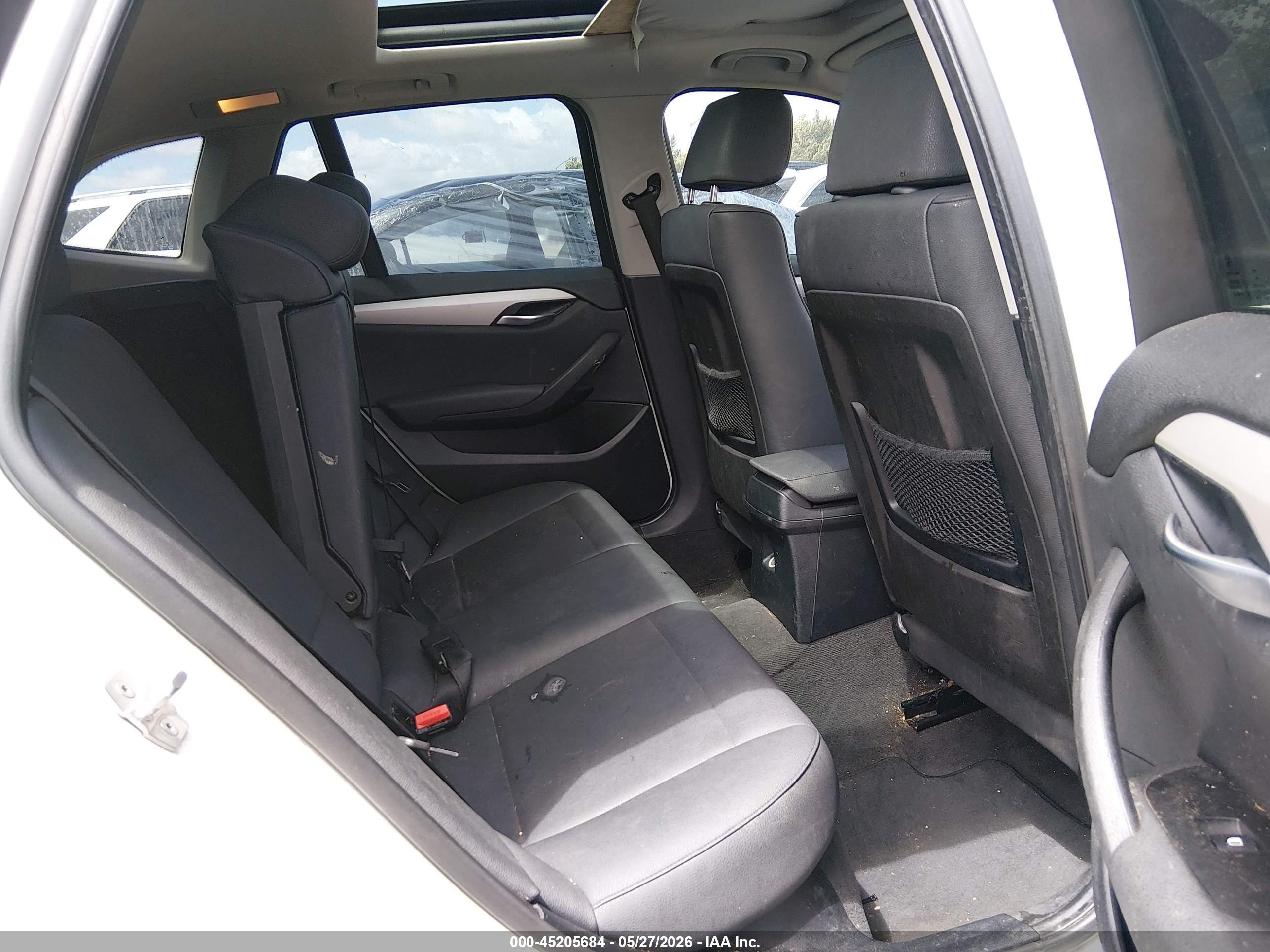 2015 Bmw X1 Sdrive28i Белый vin: WBAVM1C50FV317325