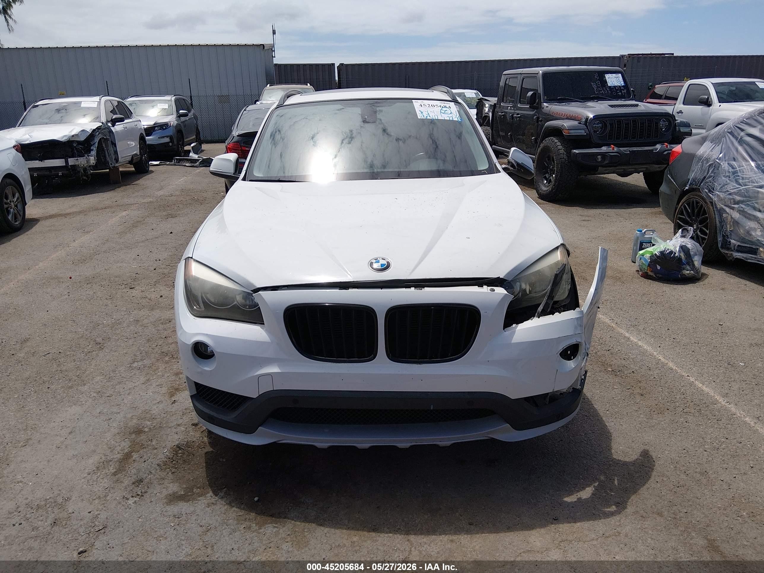 2015 Bmw X1 Sdrive28i Белый vin: WBAVM1C50FV317325