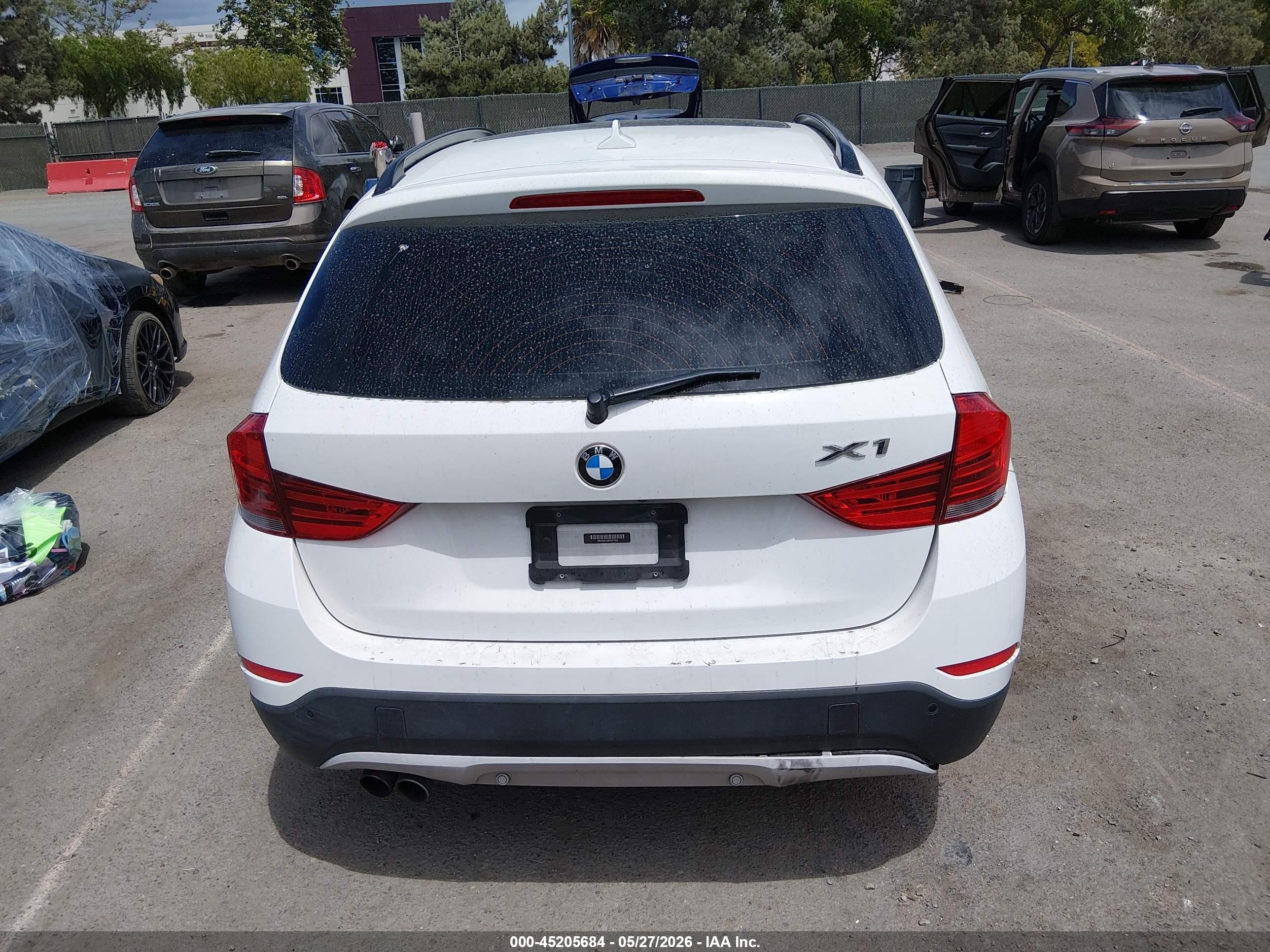 2015 Bmw X1 Sdrive28i Белый vin: WBAVM1C50FV317325