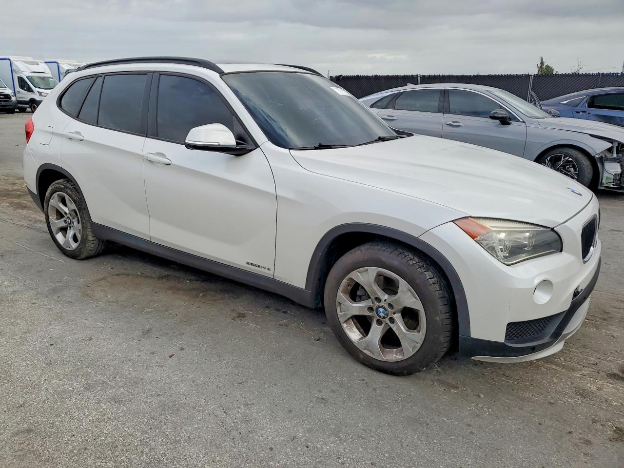2015 Bmw X1 Sdrive28i White vin: WBAVM1C50FV317762