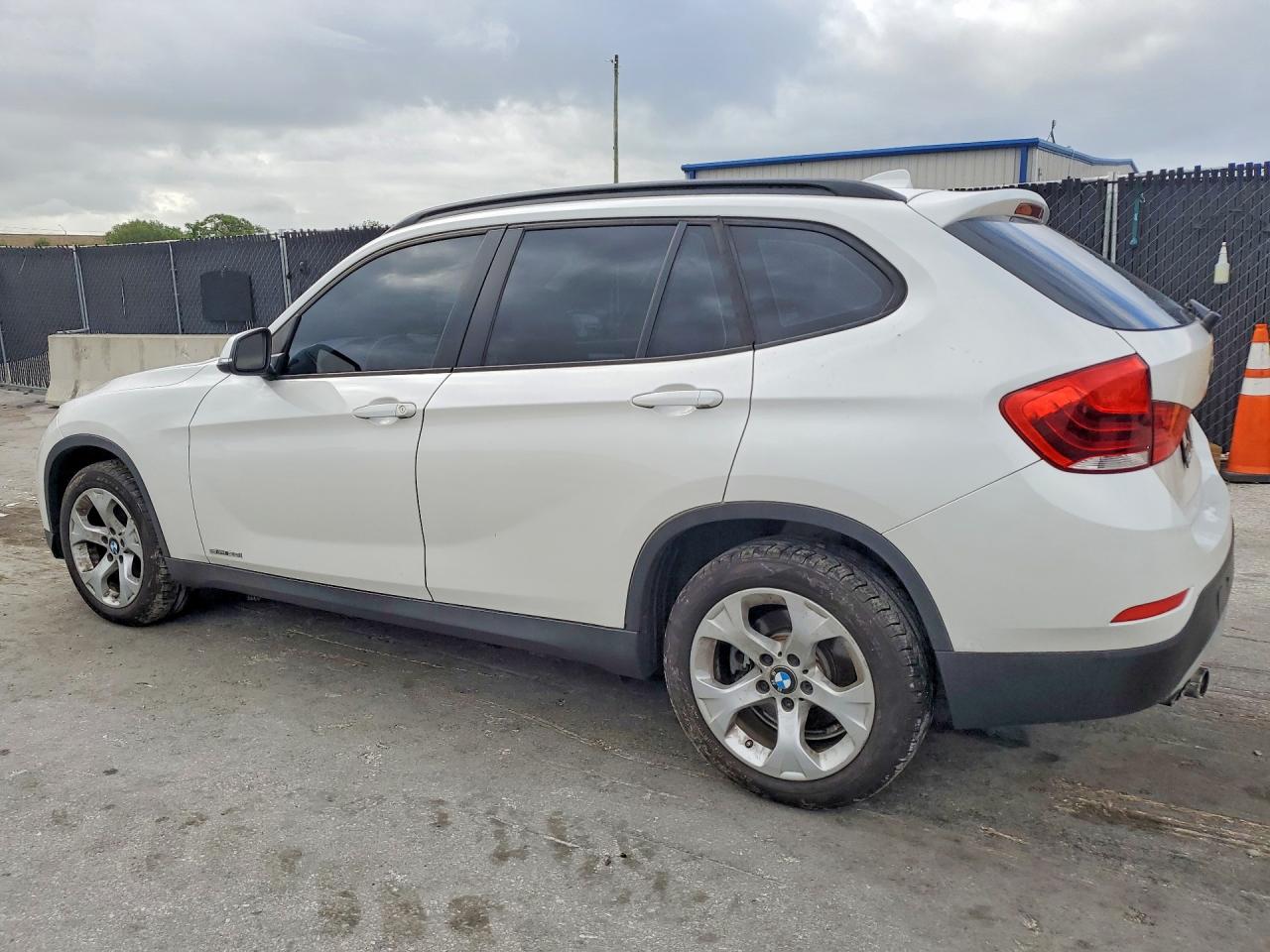 2015 Bmw X1 Sdrive28i White vin: WBAVM1C50FV317762