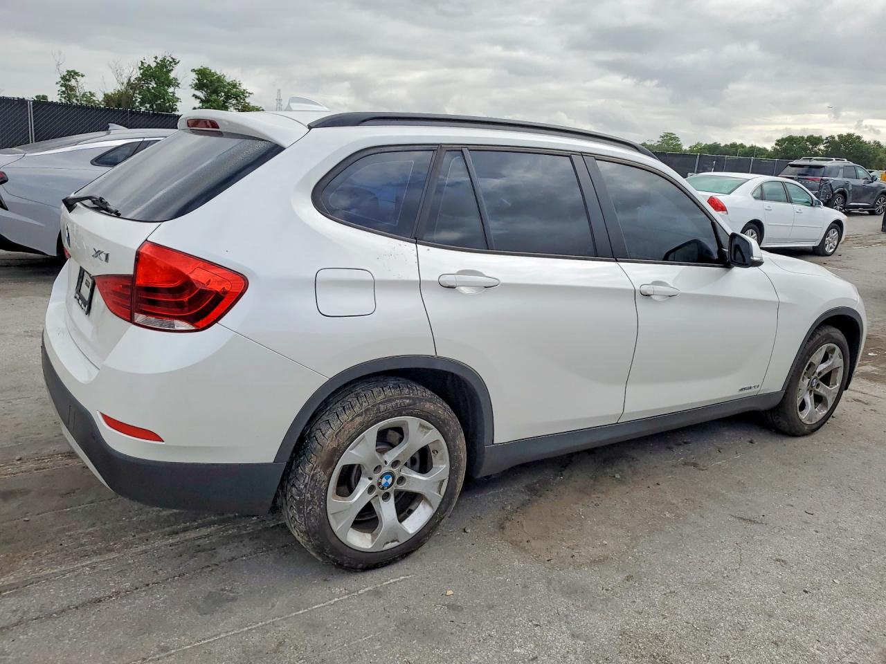 2015 Bmw X1 Sdrive28i White vin: WBAVM1C50FV317762