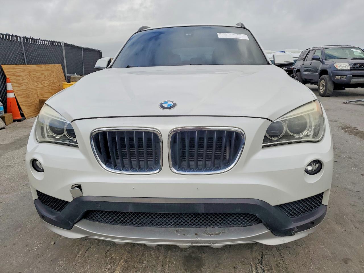 2015 Bmw X1 Sdrive28i White vin: WBAVM1C50FV317762