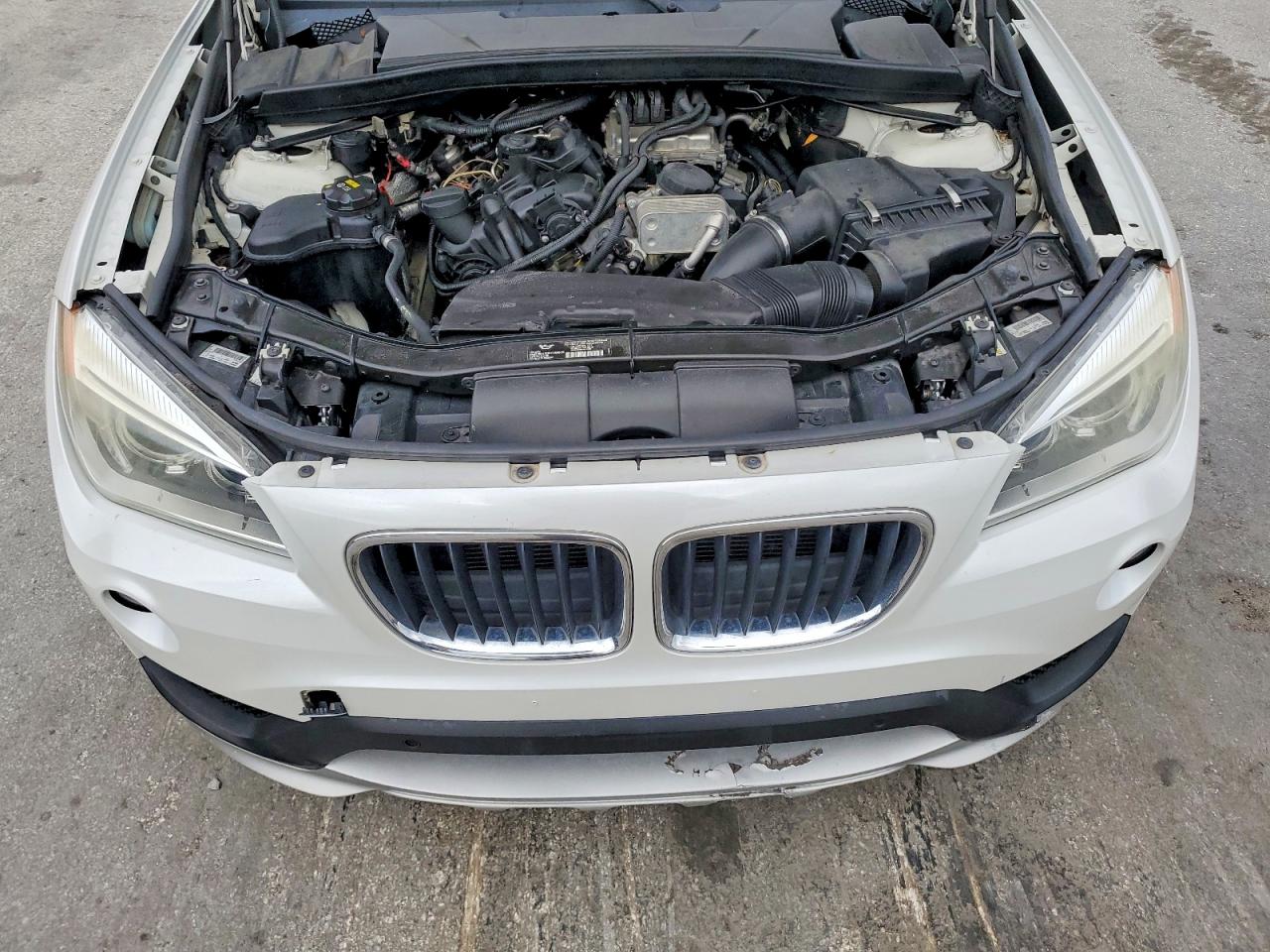 2015 Bmw X1 Sdrive28i White vin: WBAVM1C50FV317762