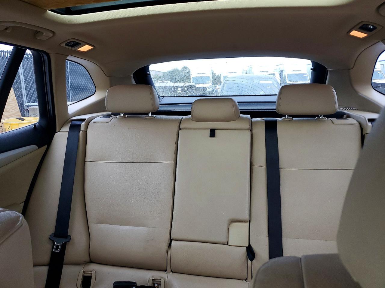 2015 Bmw X1 Sdrive28i White vin: WBAVM1C50FV317762