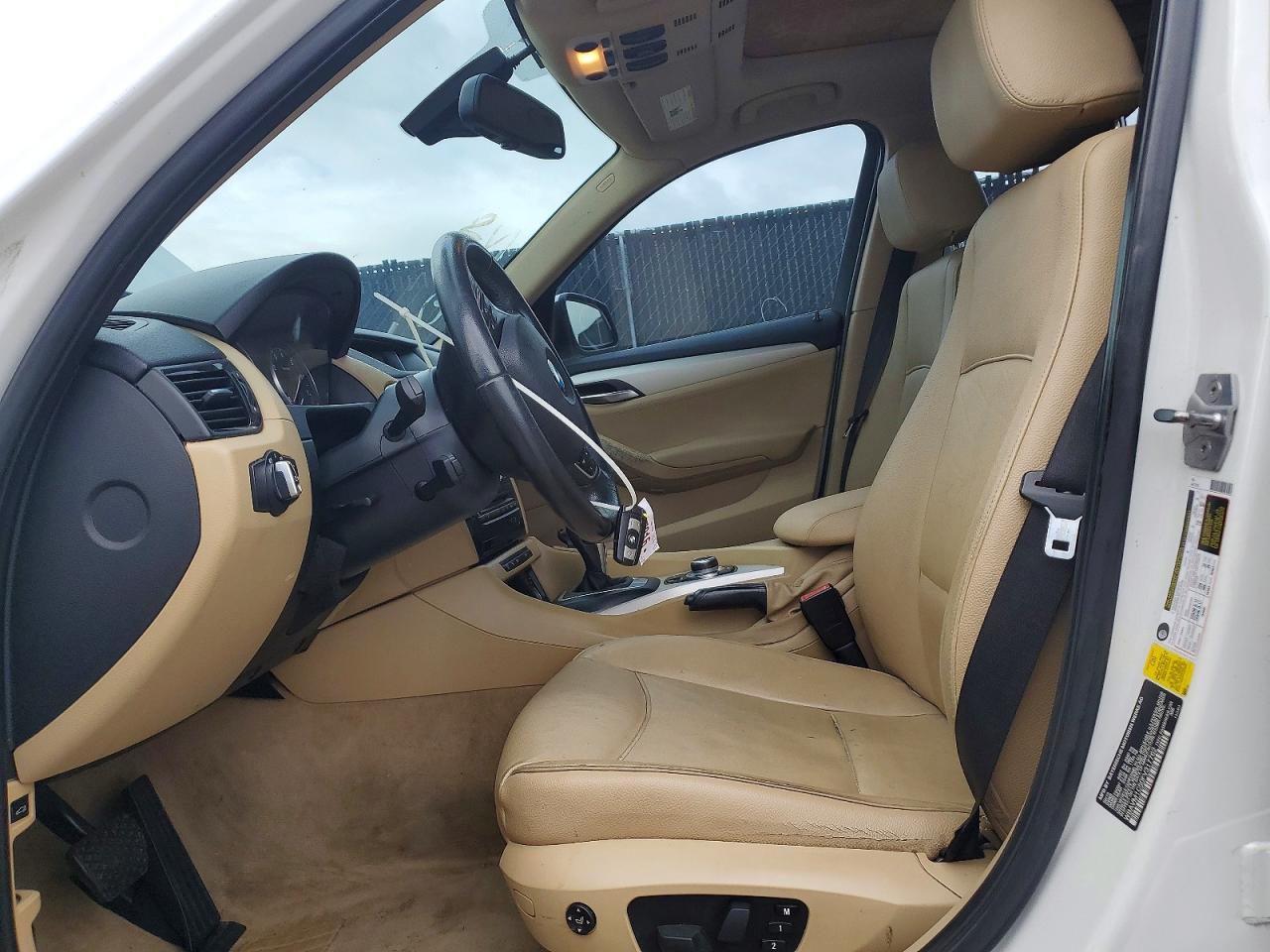 2015 Bmw X1 Sdrive28i White vin: WBAVM1C50FV317762