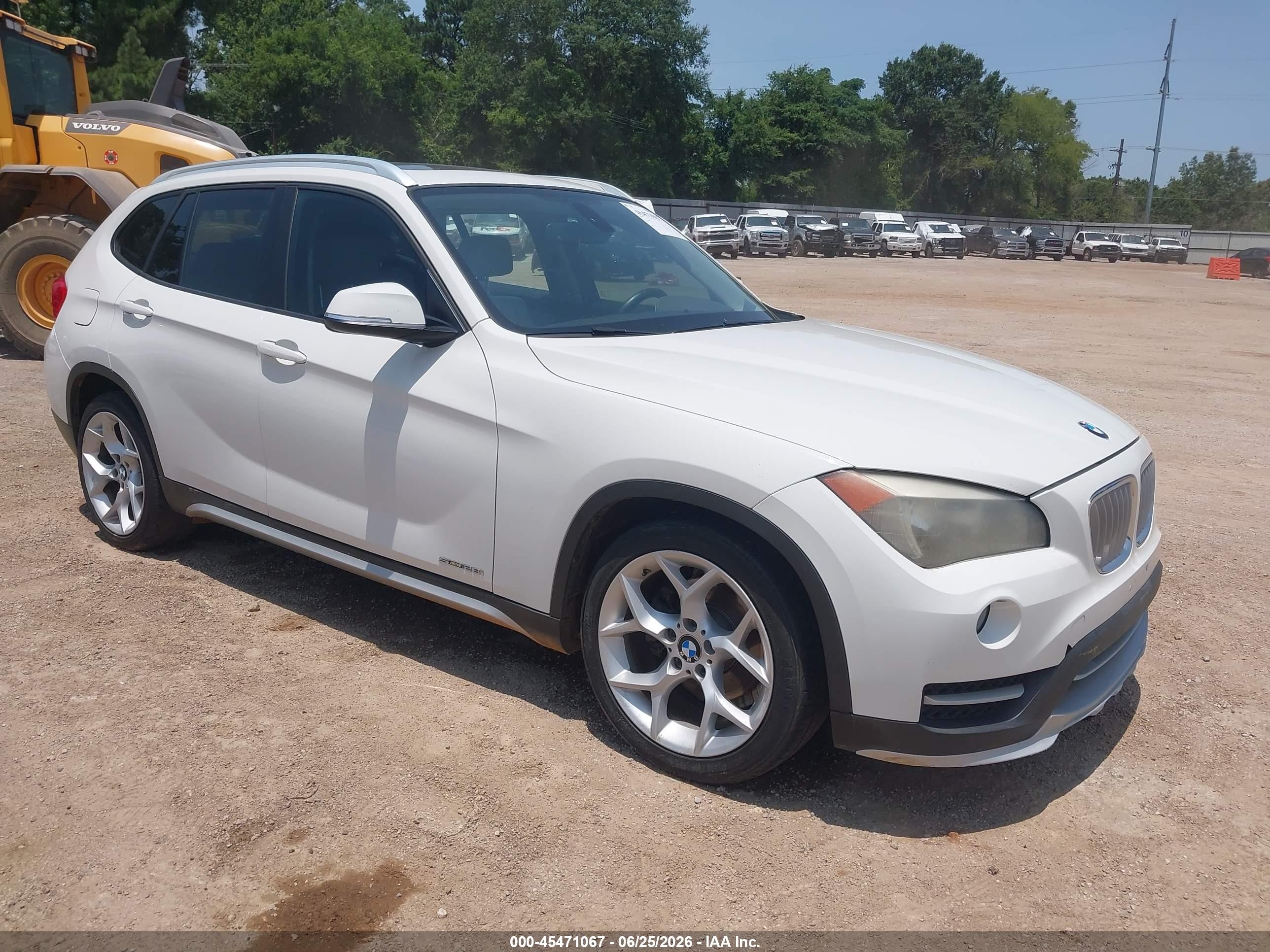 2015 Bmw X1 Sdrive28i White vin: WBAVM1C50FV318992