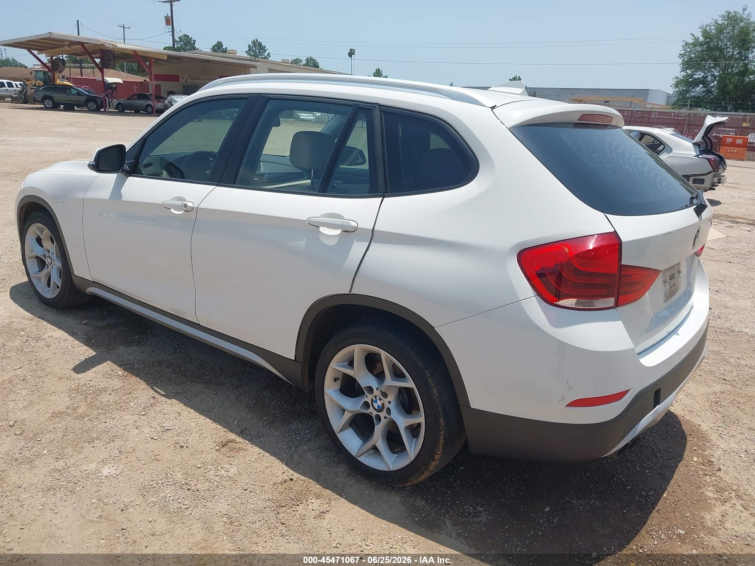 2015 Bmw X1 Sdrive28i White vin: WBAVM1C50FV318992
