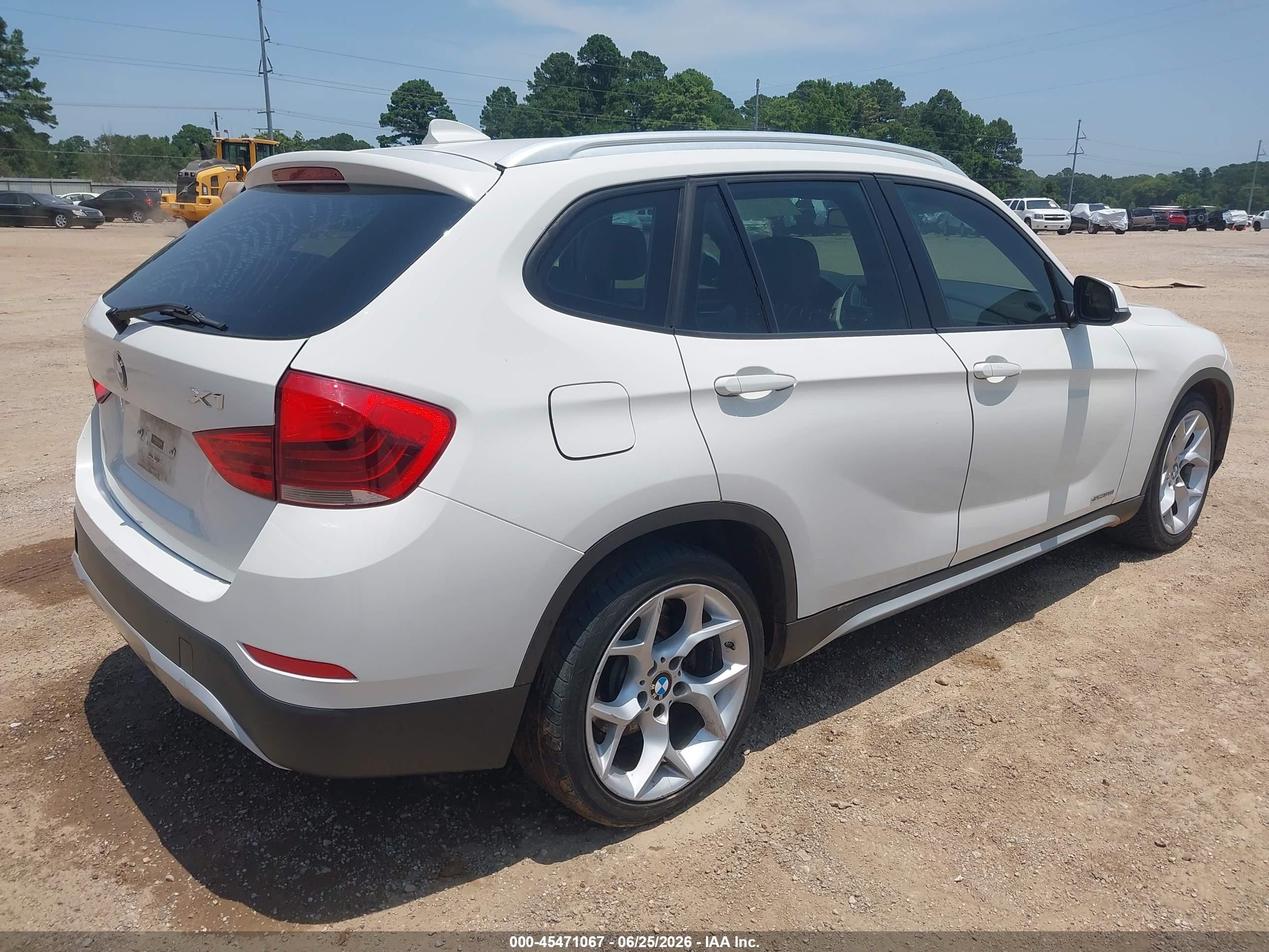 2015 Bmw X1 Sdrive28i White vin: WBAVM1C50FV318992