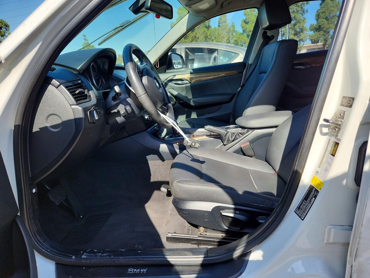 2013 Bmw X1 Sdrive28i White vin: WBAVM1C51DVW46211