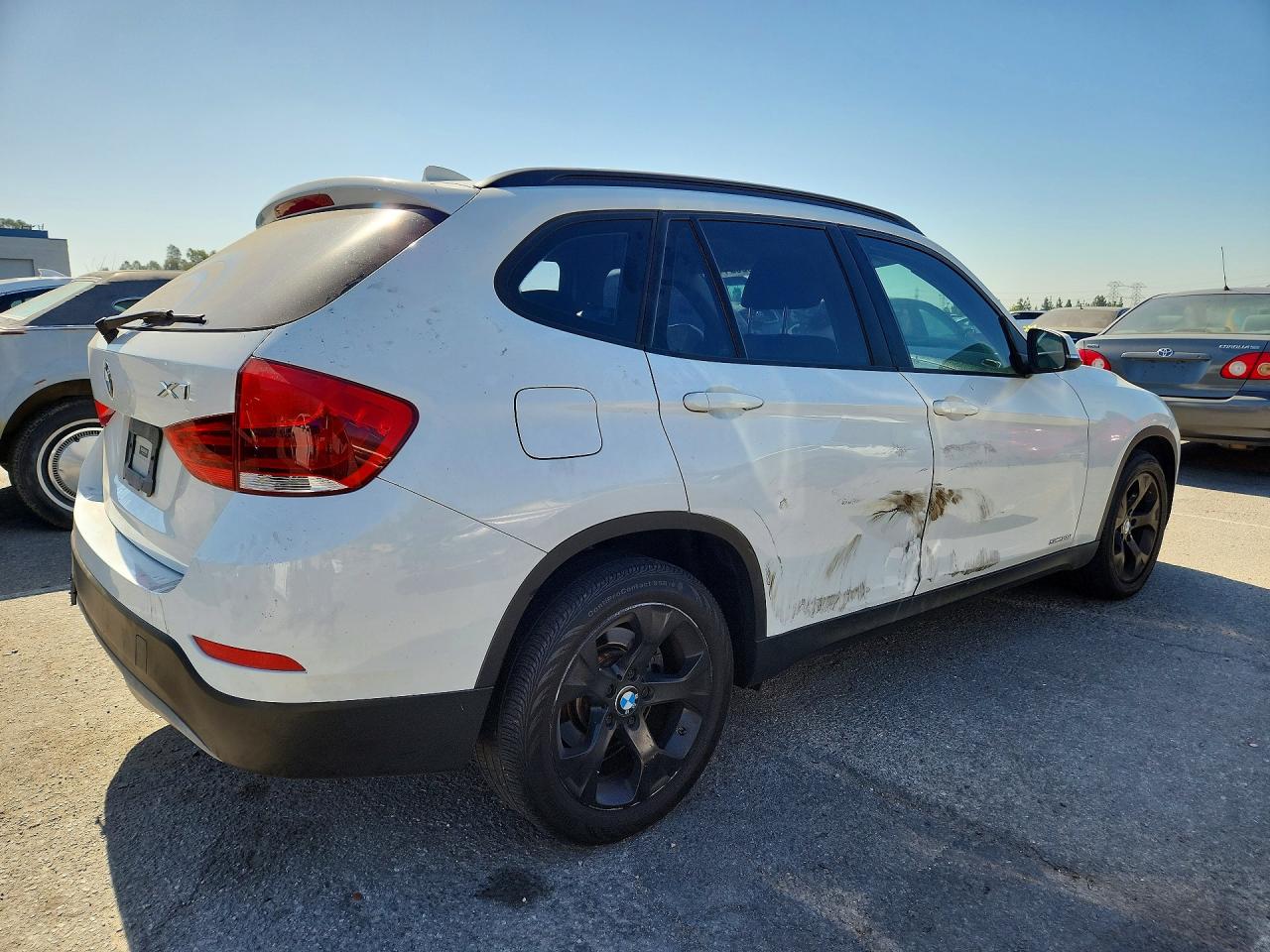 2013 Bmw X1 Sdrive28i White vin: WBAVM1C51DVW46211