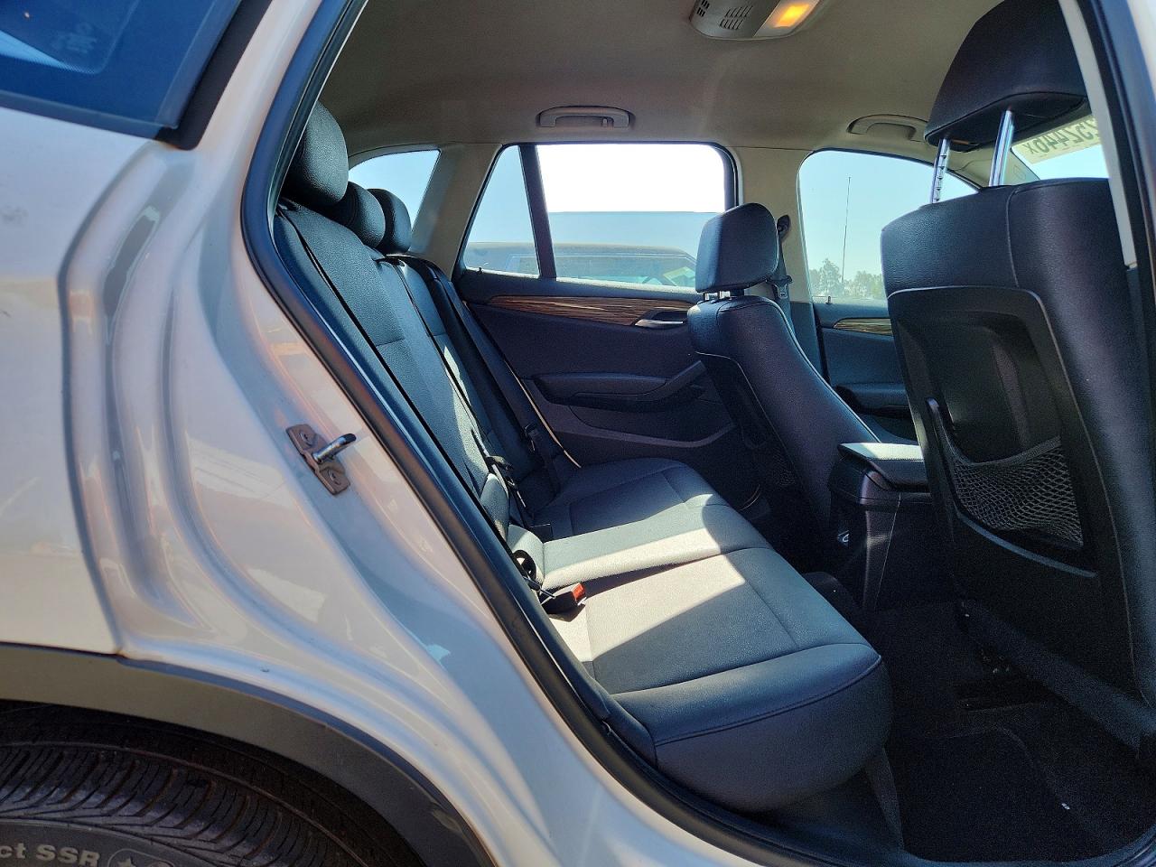 2013 Bmw X1 Sdrive28i White vin: WBAVM1C51DVW46211