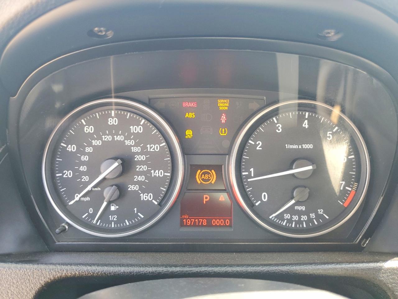 2013 Bmw X1 Sdrive28i White vin: WBAVM1C51DVW46211