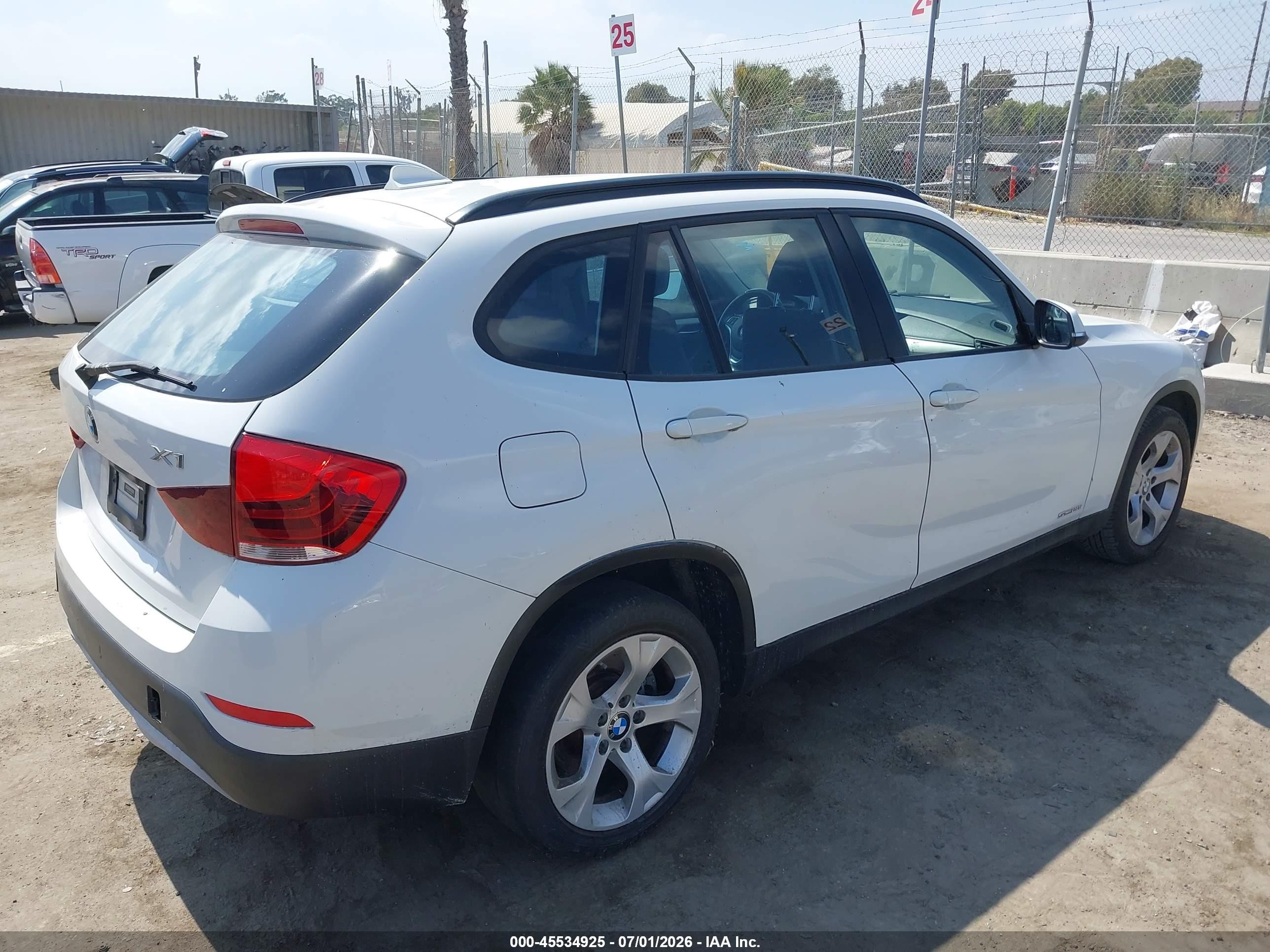 2014 Bmw X1 Sdrive28i White vin: WBAVM1C51EVW49045