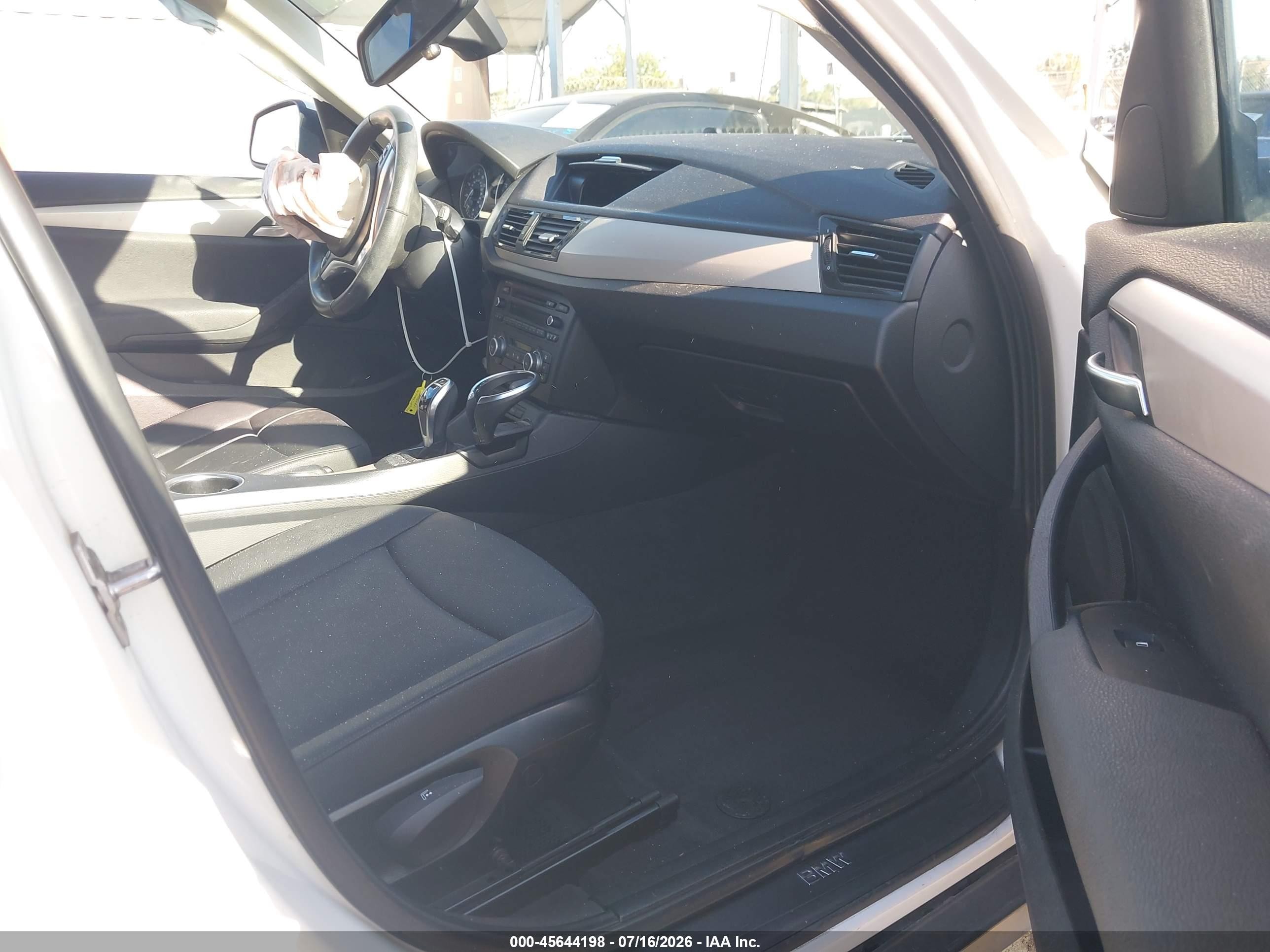 2014 Bmw X1 Sdrive28i White vin: WBAVM1C52EVW53380