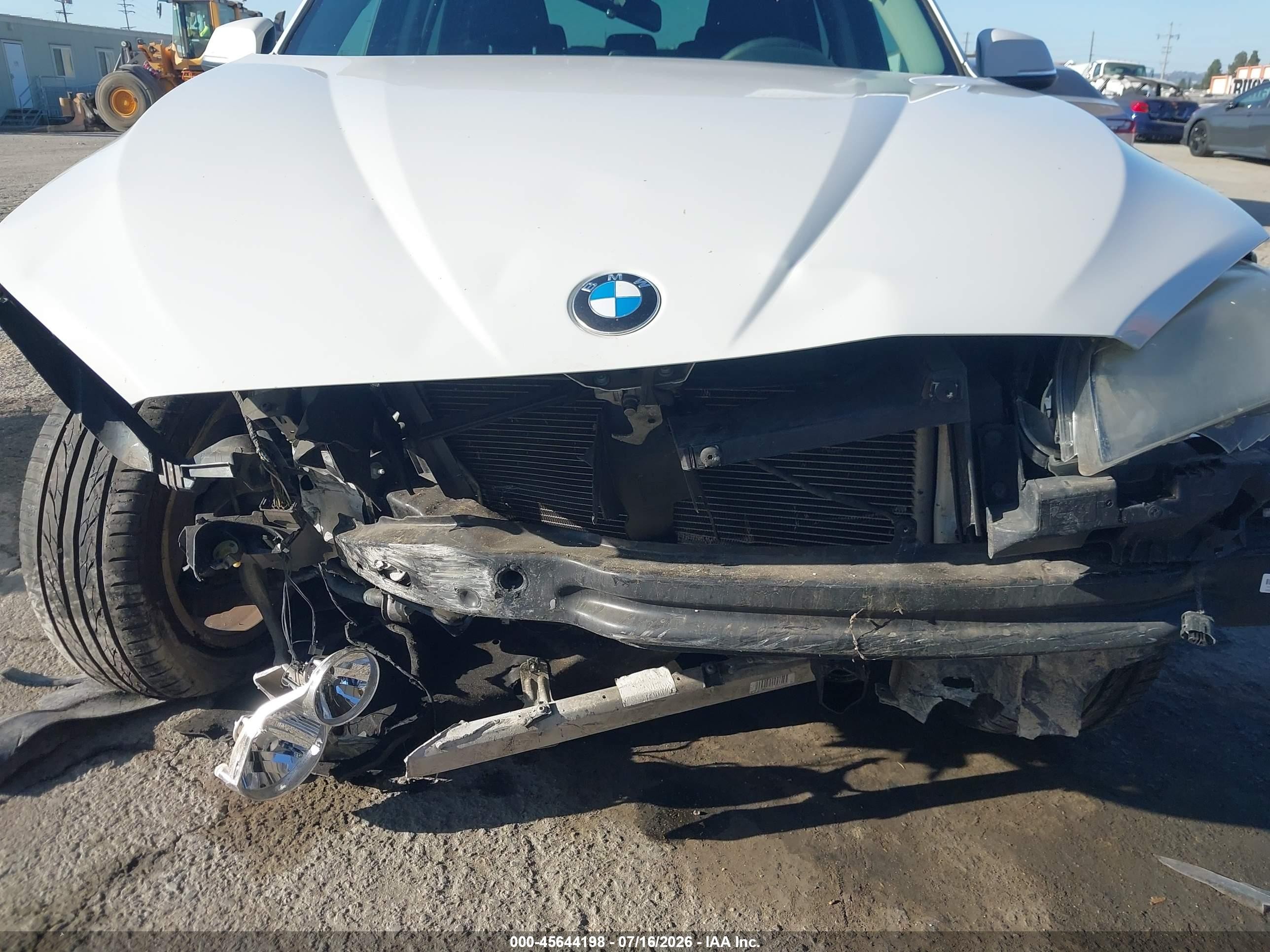 2014 Bmw X1 Sdrive28i White vin: WBAVM1C52EVW53380