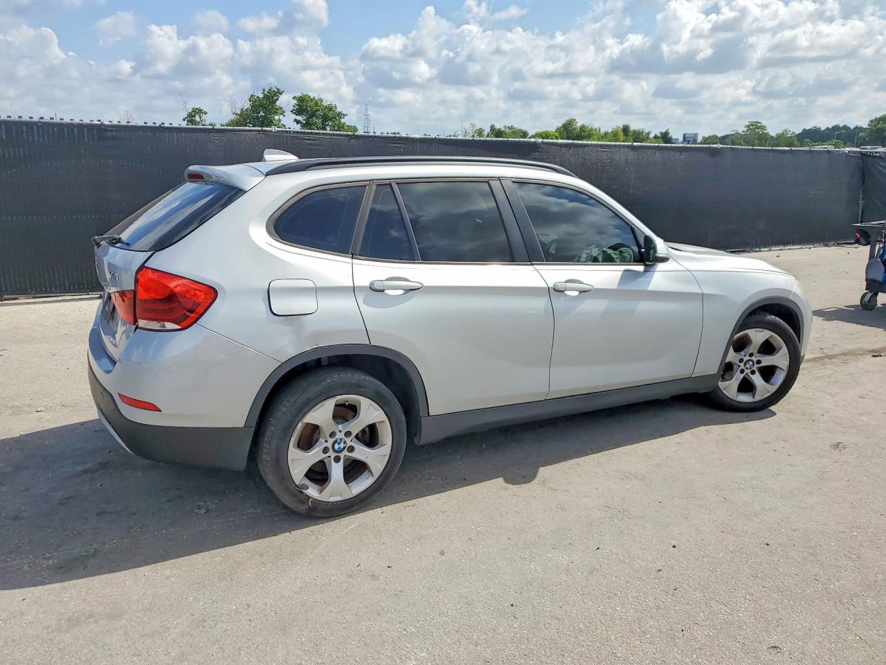 2014 Bmw X1 Sdrive28i Серебряный vin: WBAVM1C53EVW49371
