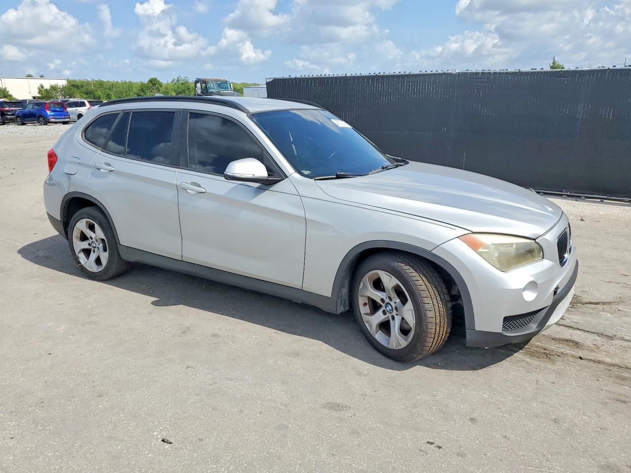 2014 Bmw X1 Sdrive28i Серебряный vin: WBAVM1C53EVW49371