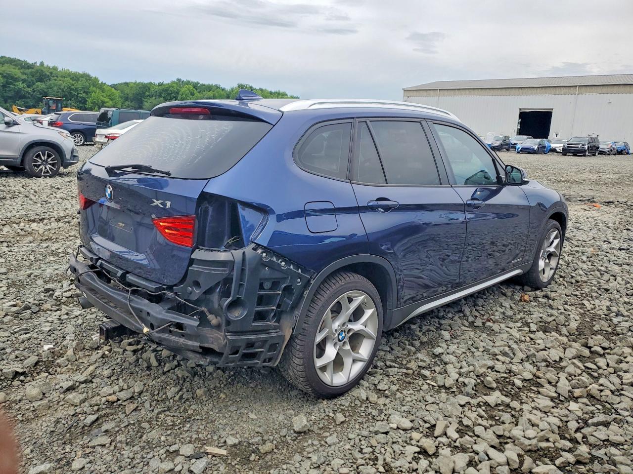 2015 Bmw X1 Sdrive28i Blue vin: WBAVM1C53FV316802