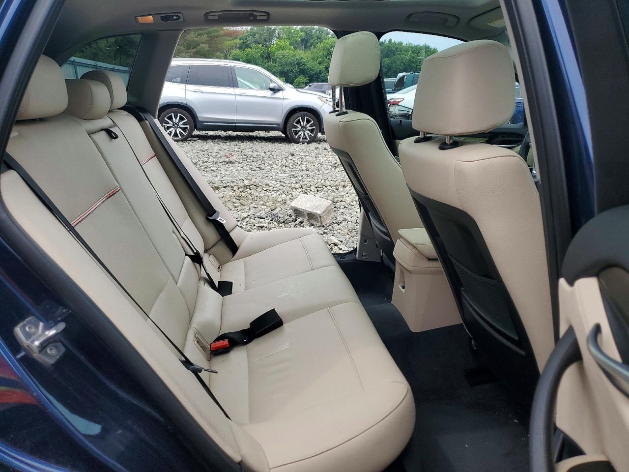 2015 Bmw X1 Sdrive28i Blue vin: WBAVM1C53FV316802