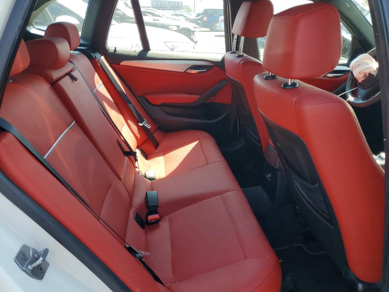 2015 Bmw X1 Sdrive28i Белый vin: WBAVM1C53FV498162