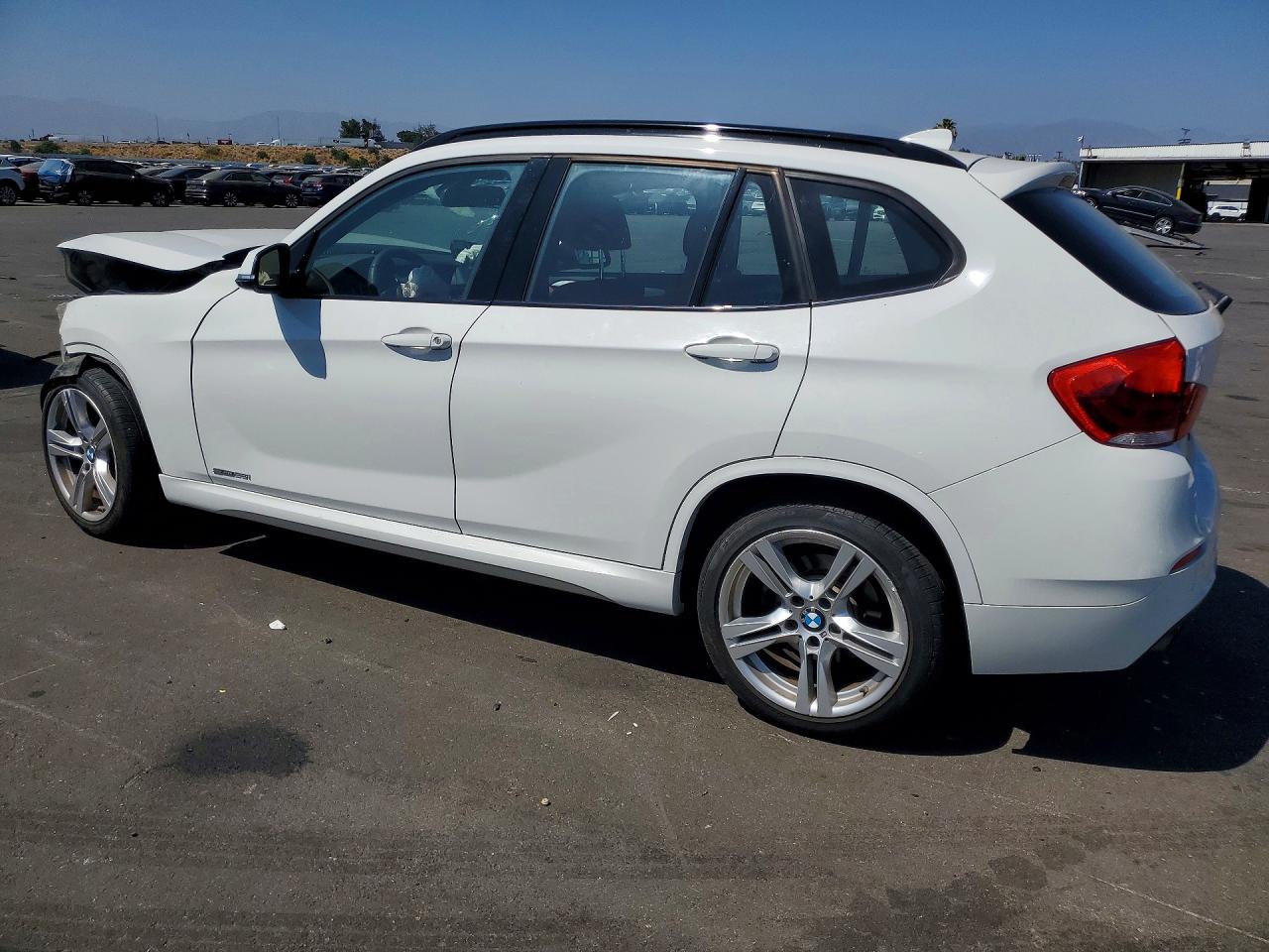 2015 Bmw X1 Sdrive28i Белый vin: WBAVM1C53FV498162