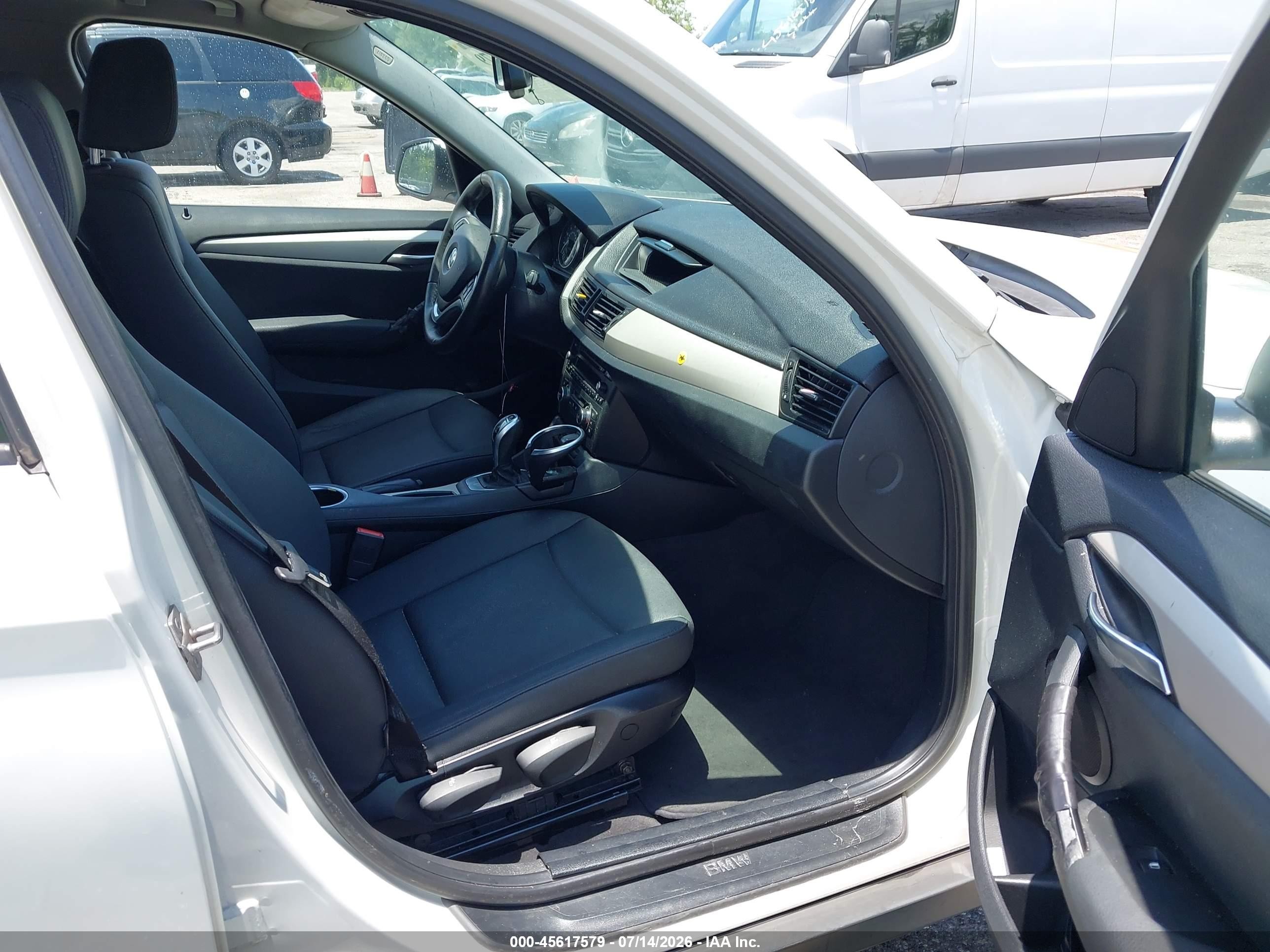 2015 Bmw X1 Sdrive28i White vin: WBAVM1C53FVW57696