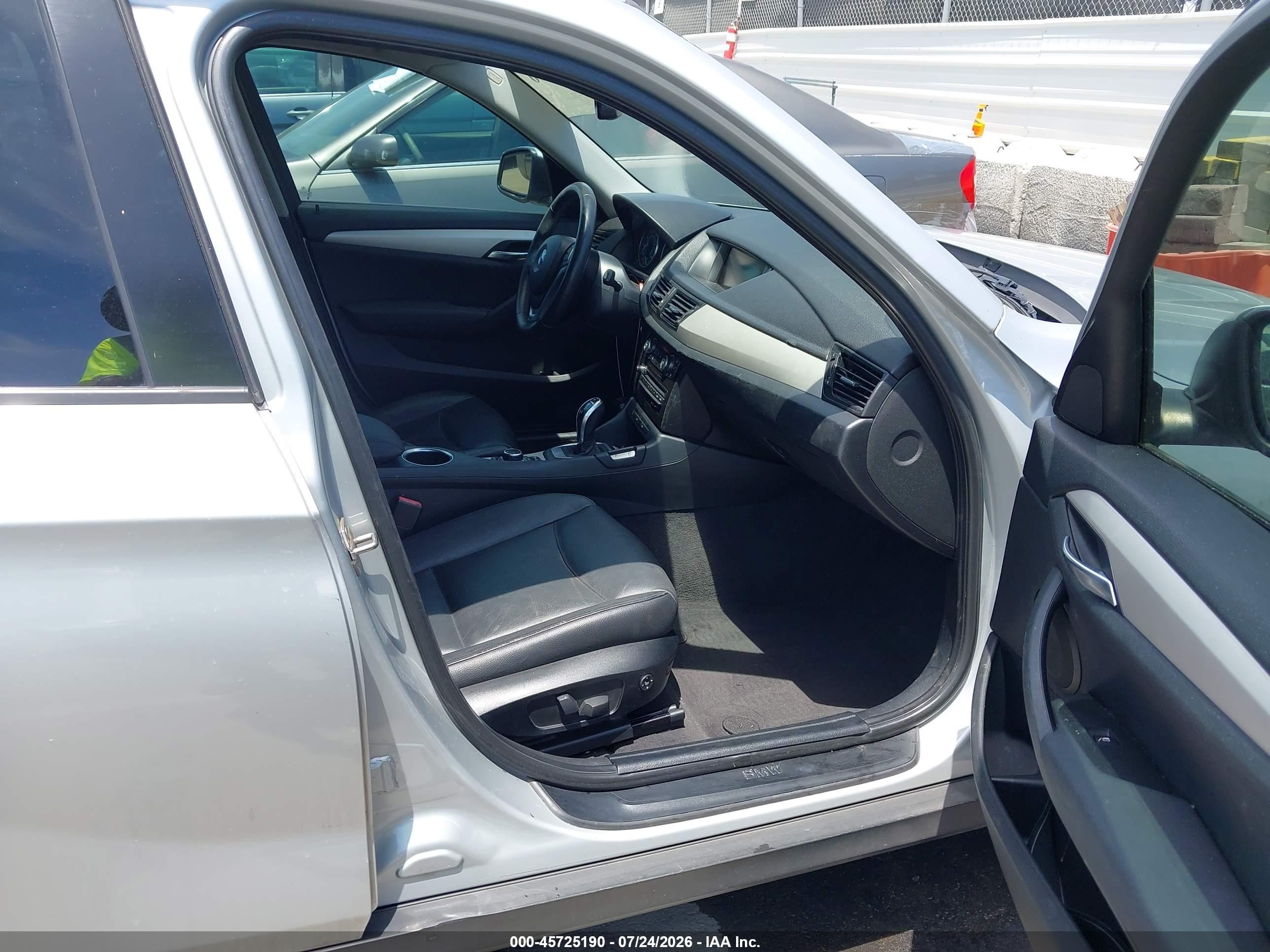 2013 Bmw X1 Sdrive28i Silver vin: WBAVM1C54DVW41021