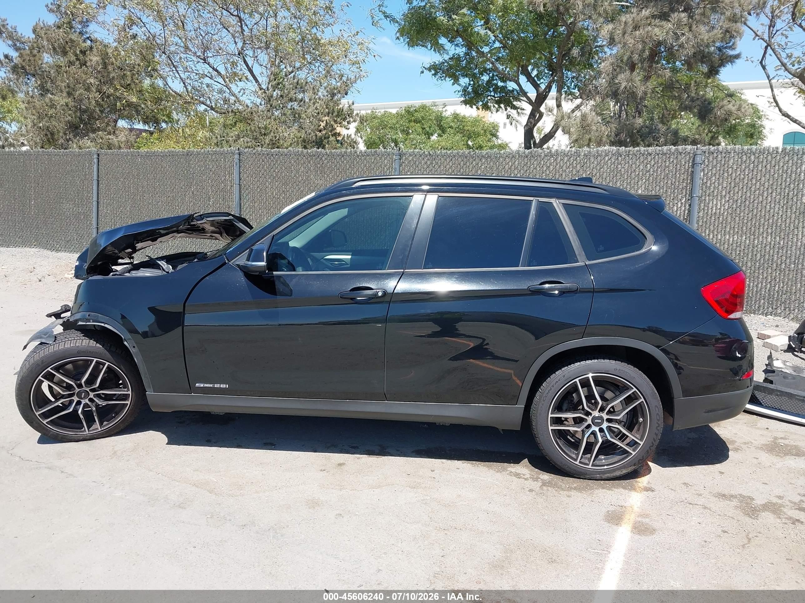 2013 Bmw X1 Sdrive28i Черный vin: WBAVM1C54DVW43514