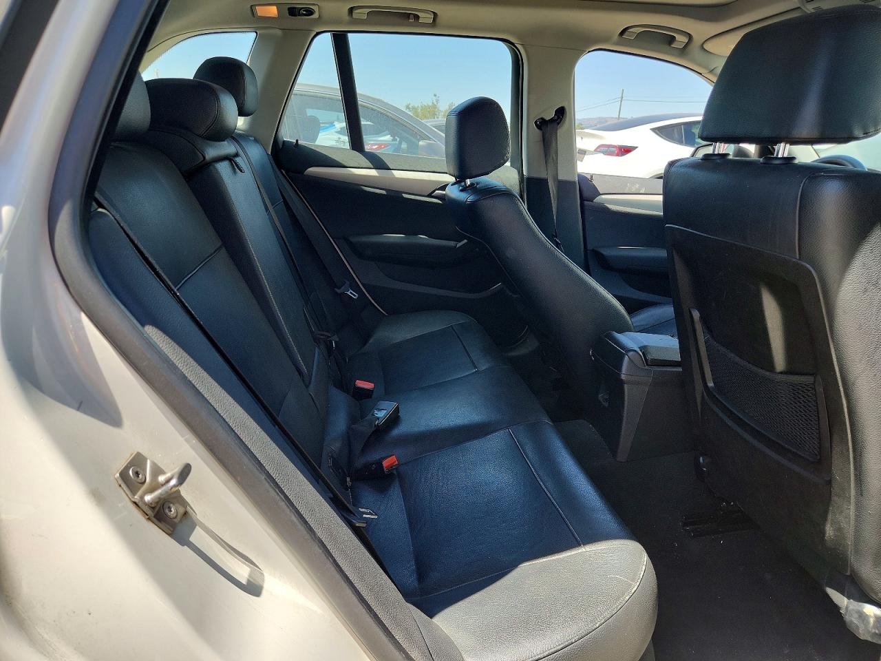 2014 Bmw X1 Sdrive28i White vin: WBAVM1C54EVW47094