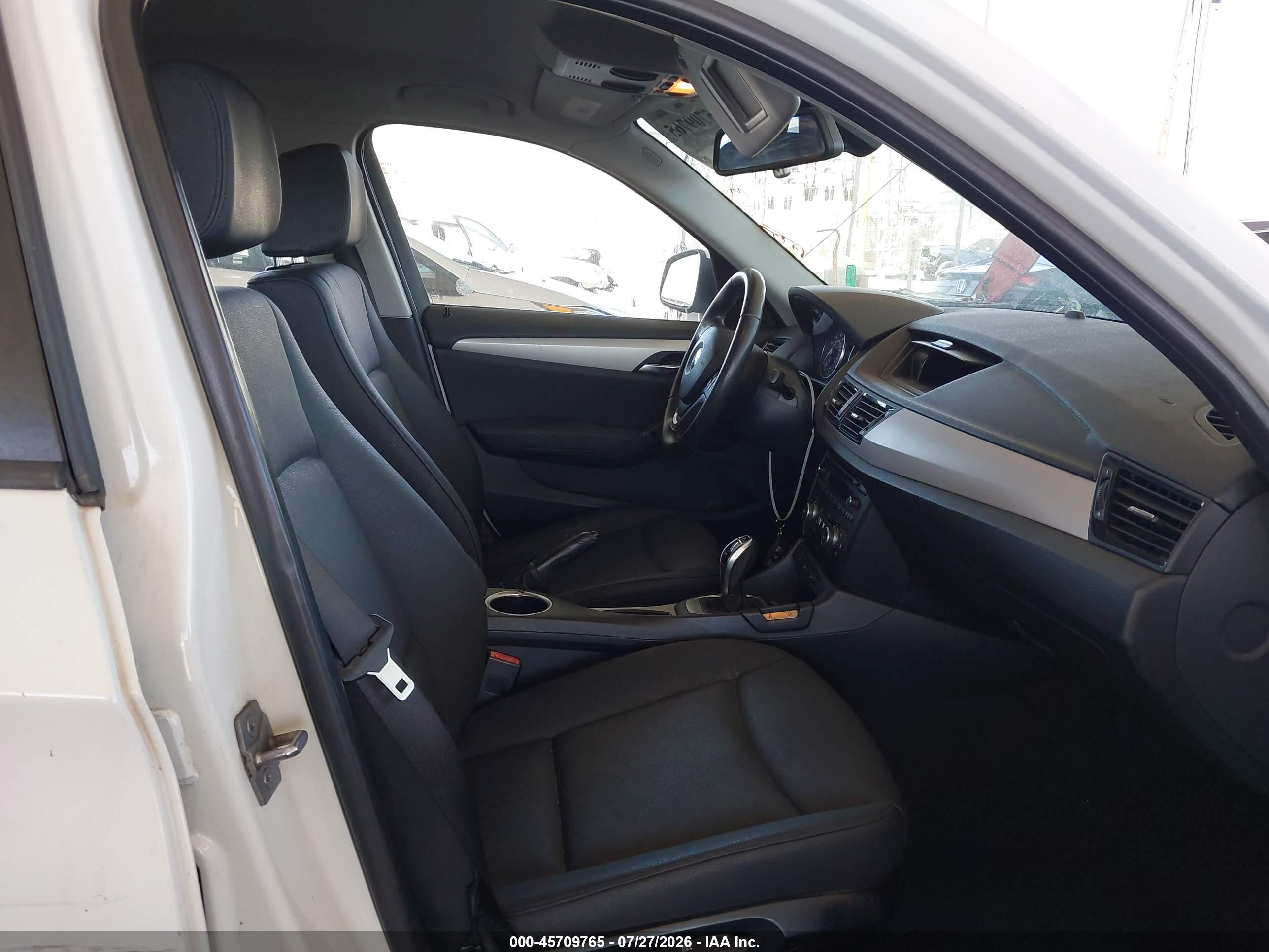 2014 Bmw X1 Sdrive28i White vin: WBAVM1C54EVW51128