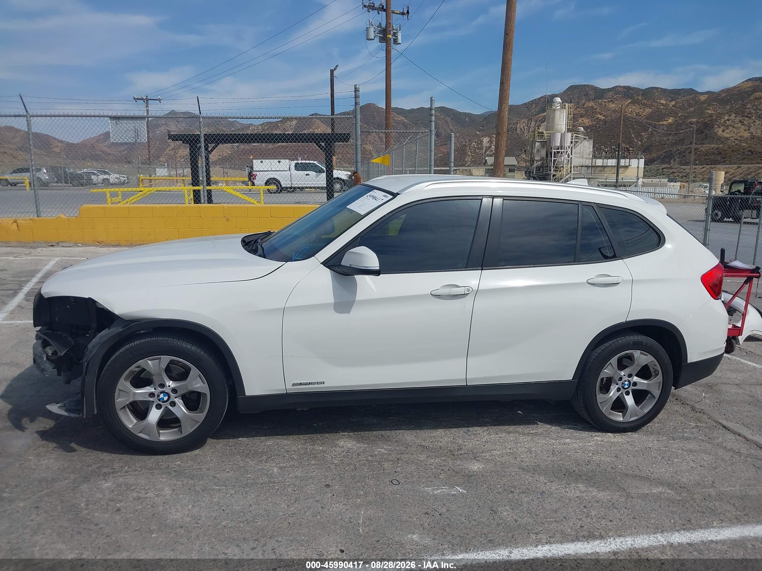 2014 Bmw X1 Sdrive28i White vin: WBAVM1C54EVW52540