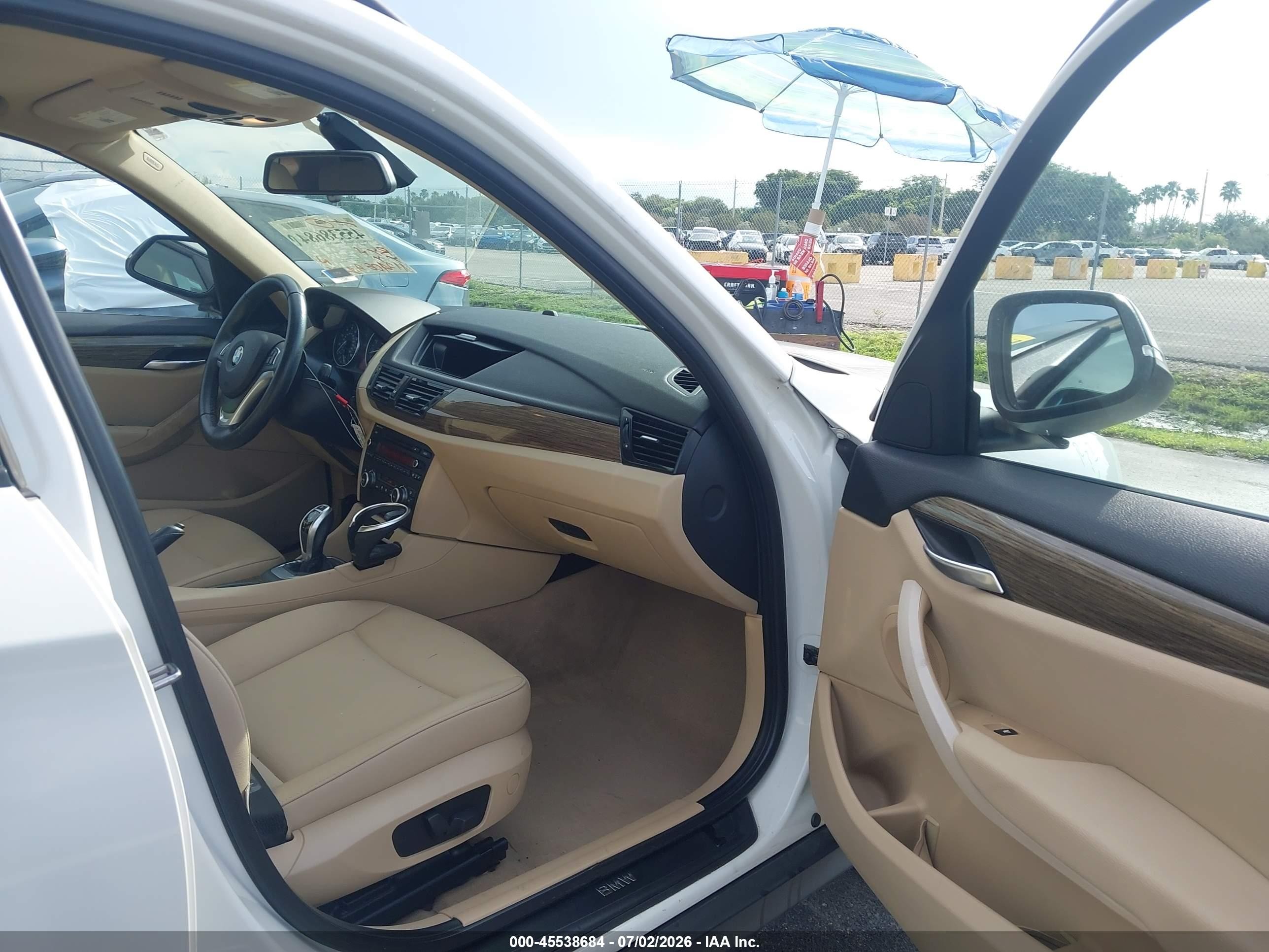 2014 Bmw X1 Sdrive28i White vin: WBAVM1C54EVW55969