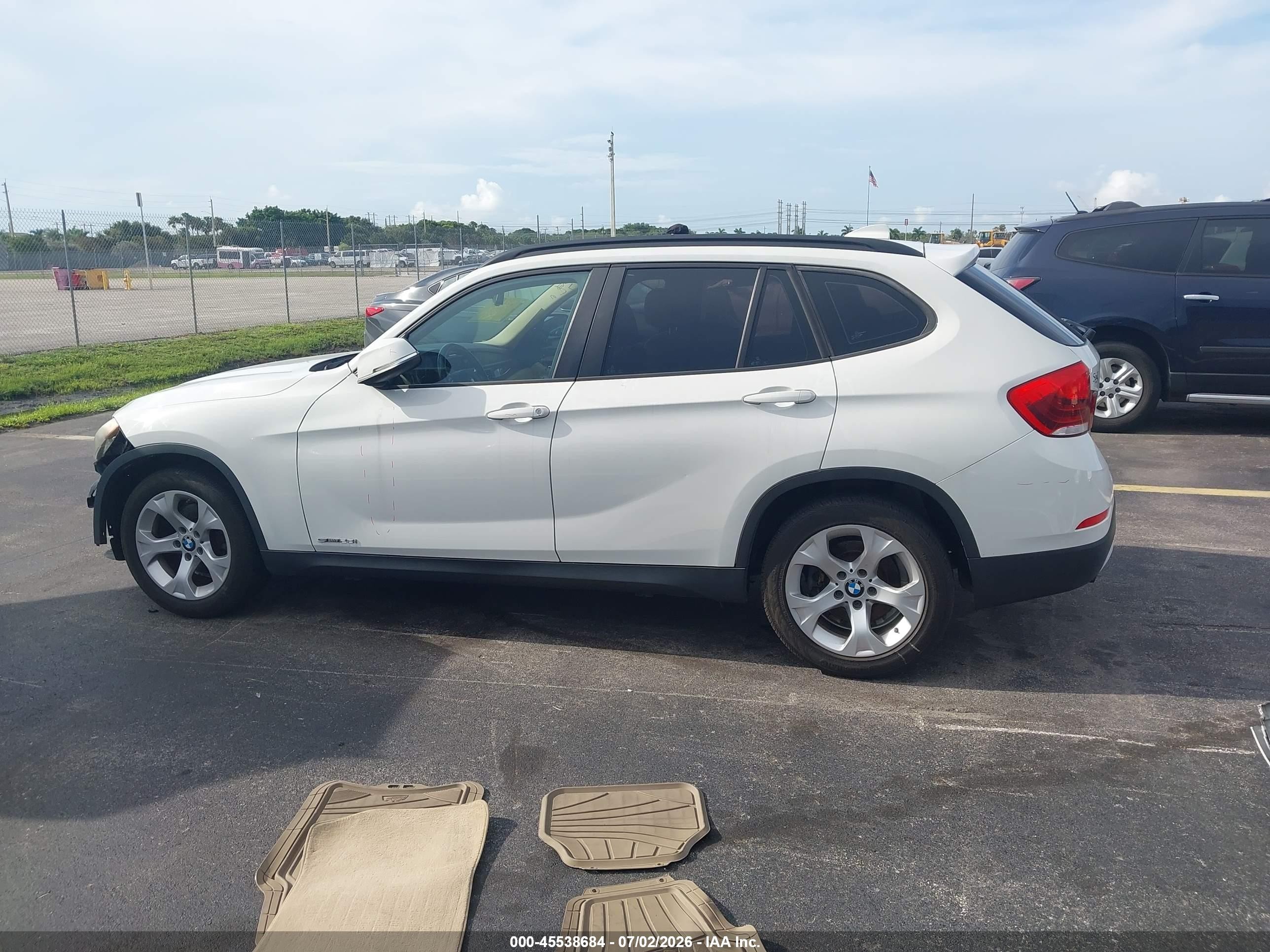 2014 Bmw X1 Sdrive28i White vin: WBAVM1C54EVW55969