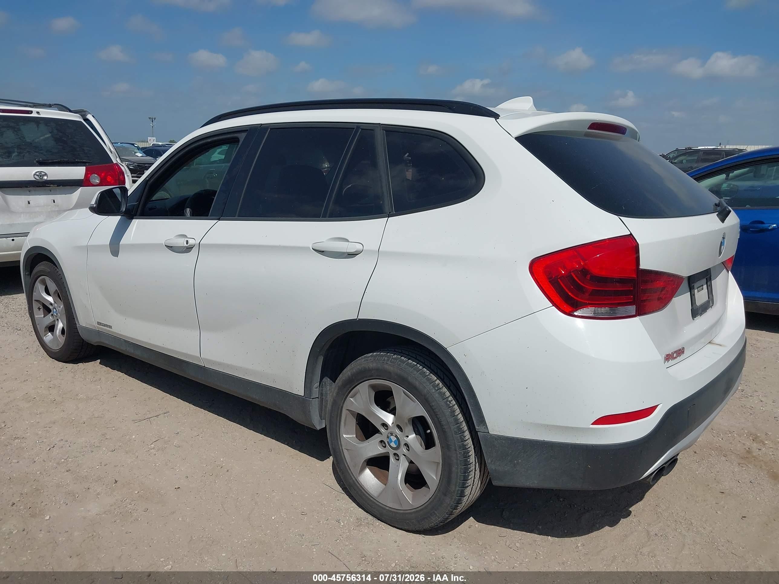 2015 Bmw X1 Sdrive28i White vin: WBAVM1C54FV317800