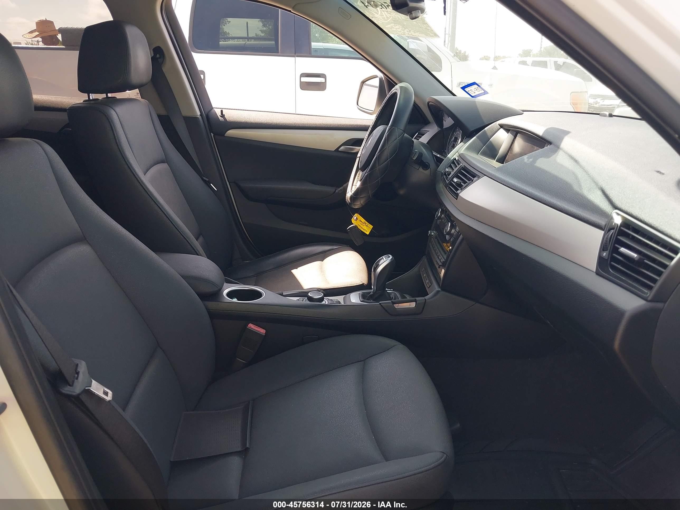 2015 Bmw X1 Sdrive28i White vin: WBAVM1C54FV317800