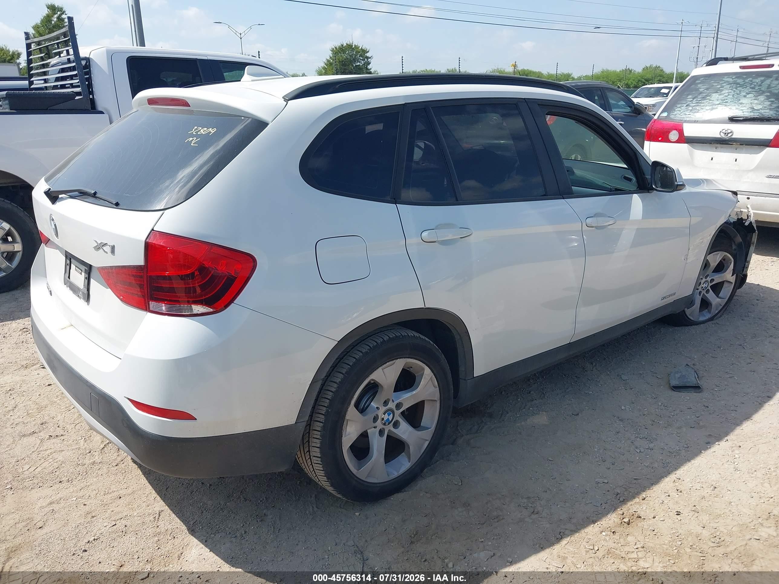 2015 Bmw X1 Sdrive28i White vin: WBAVM1C54FV317800